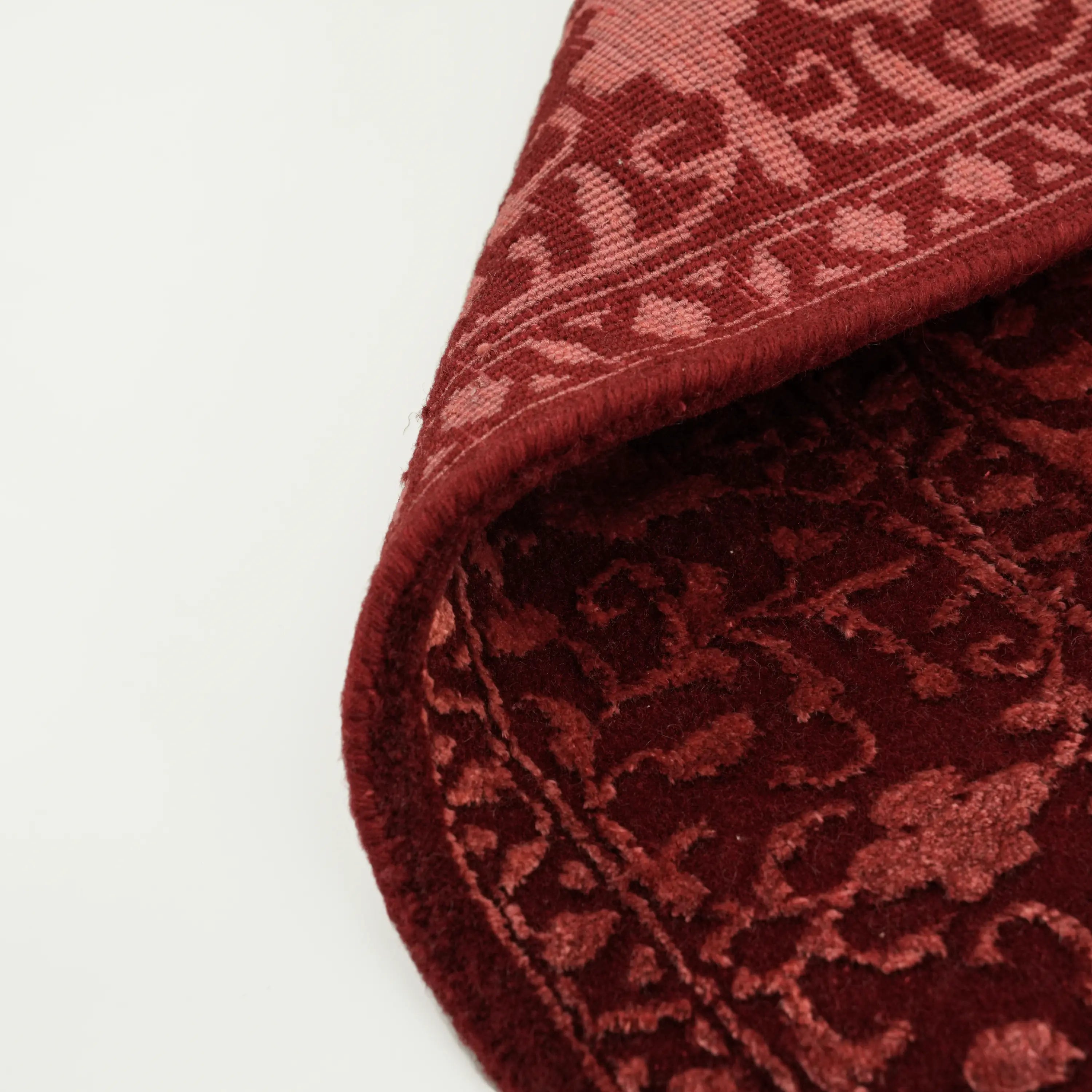 El Dokuma Çiçek Desenli Kırmızı Yün Halı