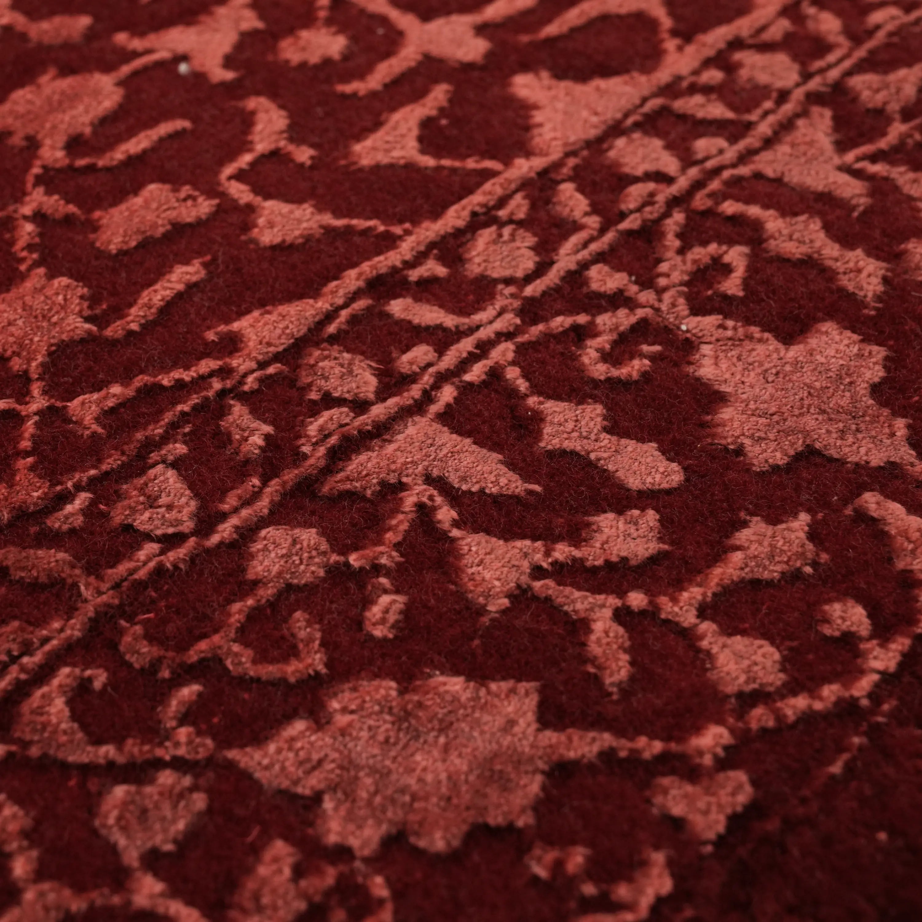 El Dokuma Çiçek Desenli Kırmızı Yün Halı