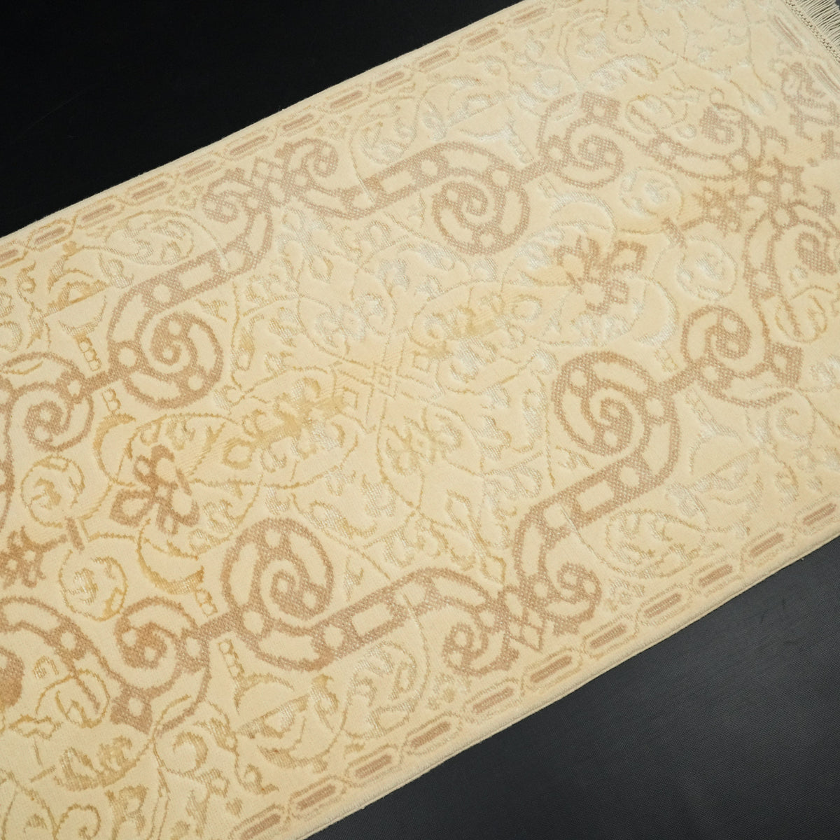 Cream Floral Classic Hand-Knotted Wool Rug — bedroom rug