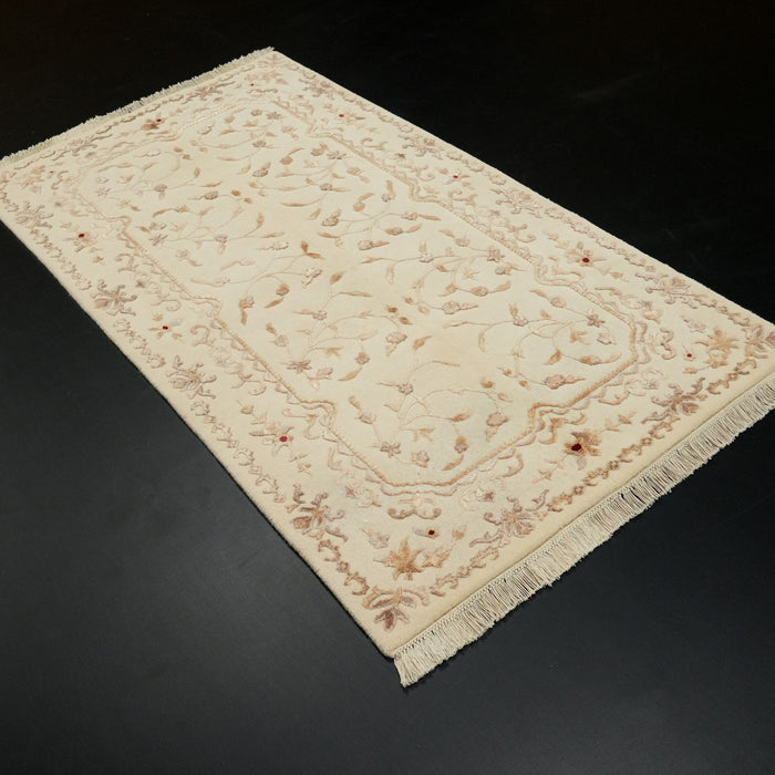 El Dokuma Çiçek Desenli Krem Yün Halı, 86x159 cm — Halıcızade