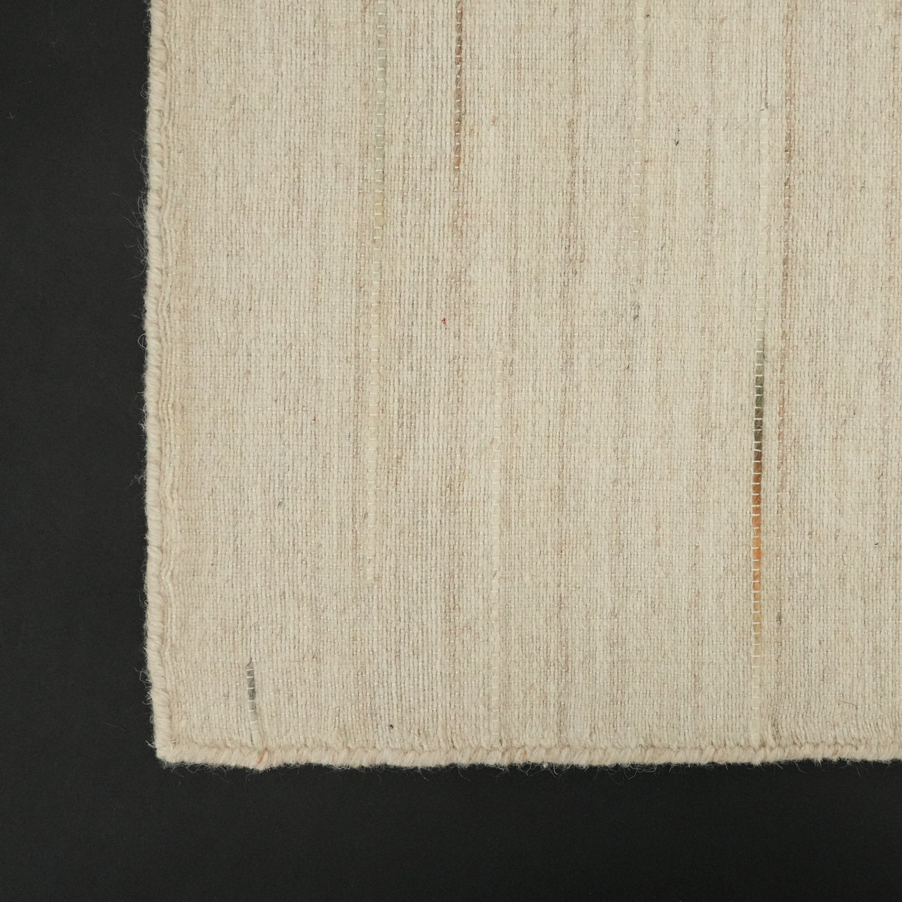 El Dokuma Çizgi Desenli Beyaz Kilim — yün