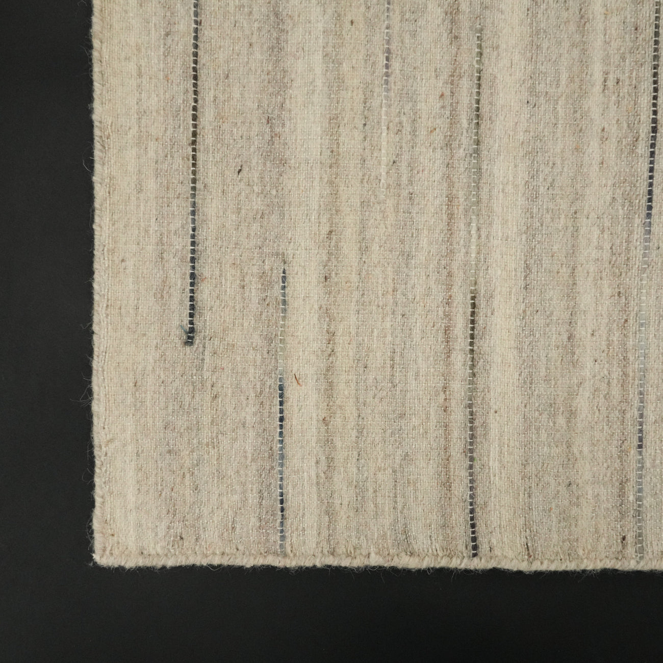 El Dokuma Çizgi Desenli Krem Kilim — yün
