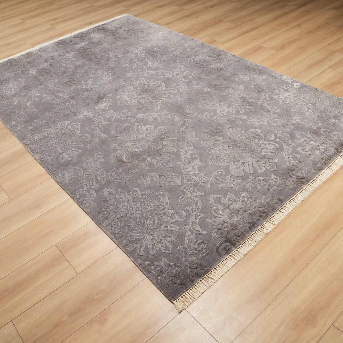 Gray Damask Hand-Knotted Wool and Bamboo Viscose Rug — classical pattern