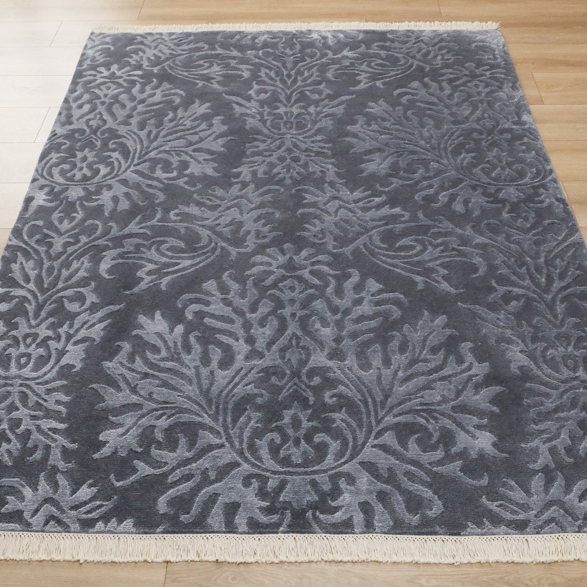 El Dokuma Damask Desenli Gri Yün Halı — klasik desen