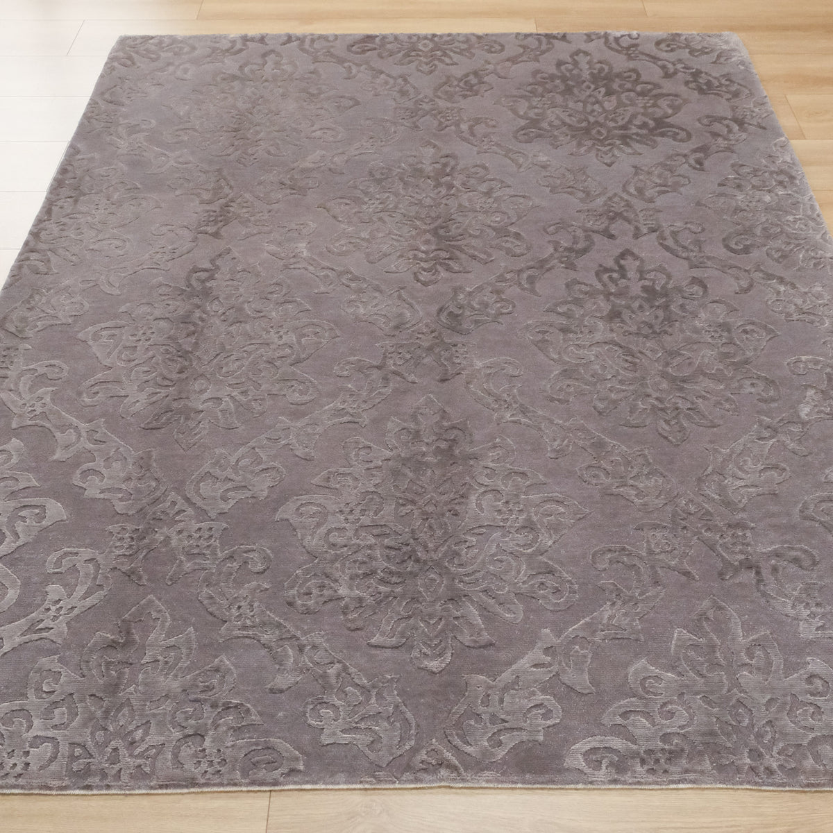 El Dokuma Damask Desenli Gümüş Yün Halı — klasik desen
