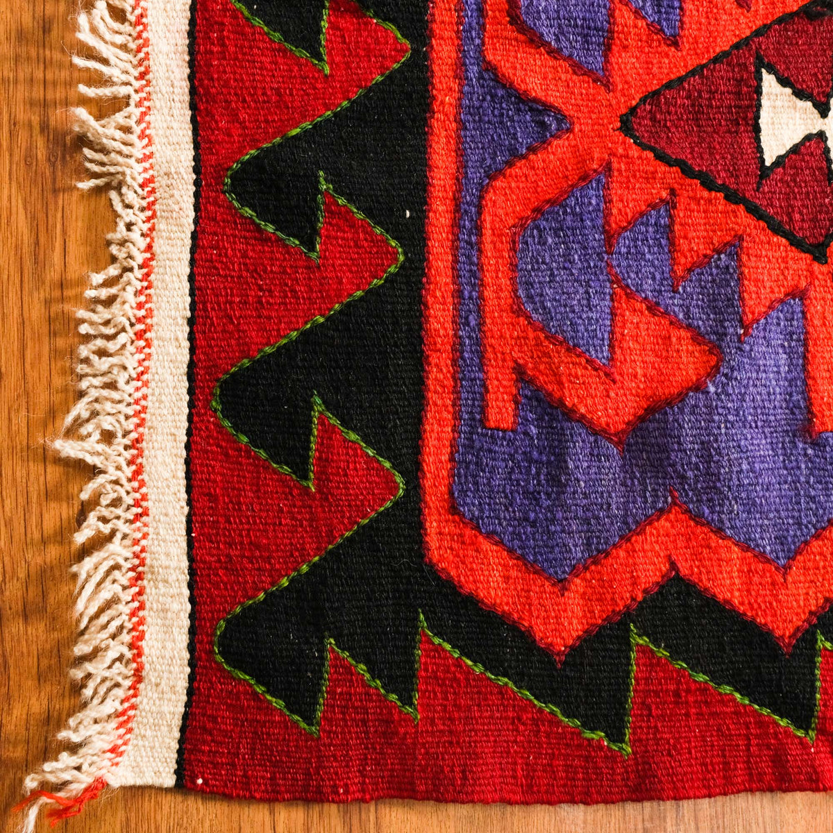 El Dokuma Etnik Tasarımlı Anadolu Desenli Rengarenk Kilim — doğal elyaf