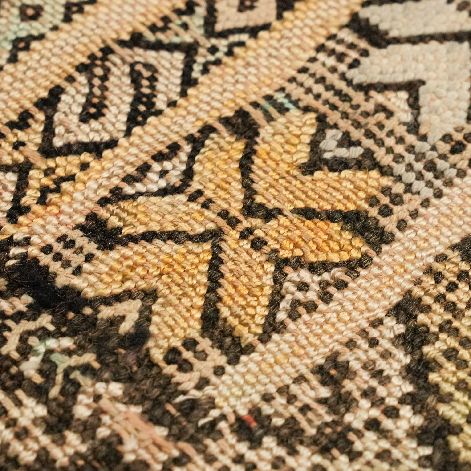 El Dokuma Geometrik Desenli Krem İpekli Afgan Kilimi