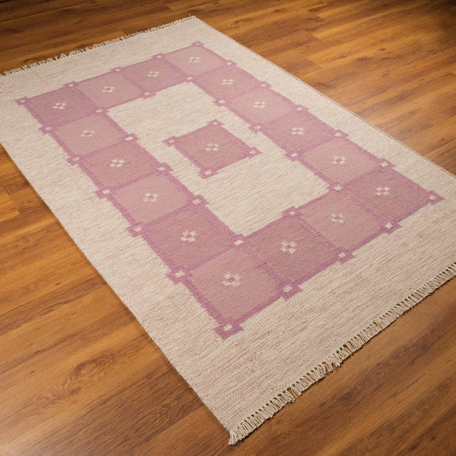 El Dokuma Geometrik Desenli Pembe Kilim, 140×200 cm Translation missing: tr.hz.card.alt_brand