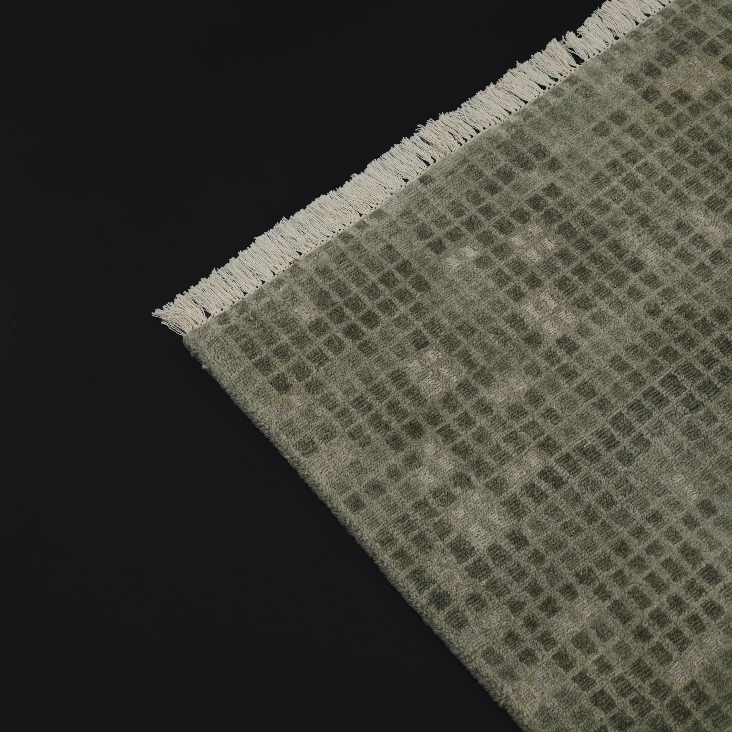 El Dokuma Geometrik Desenli Yün Yeşil Halı