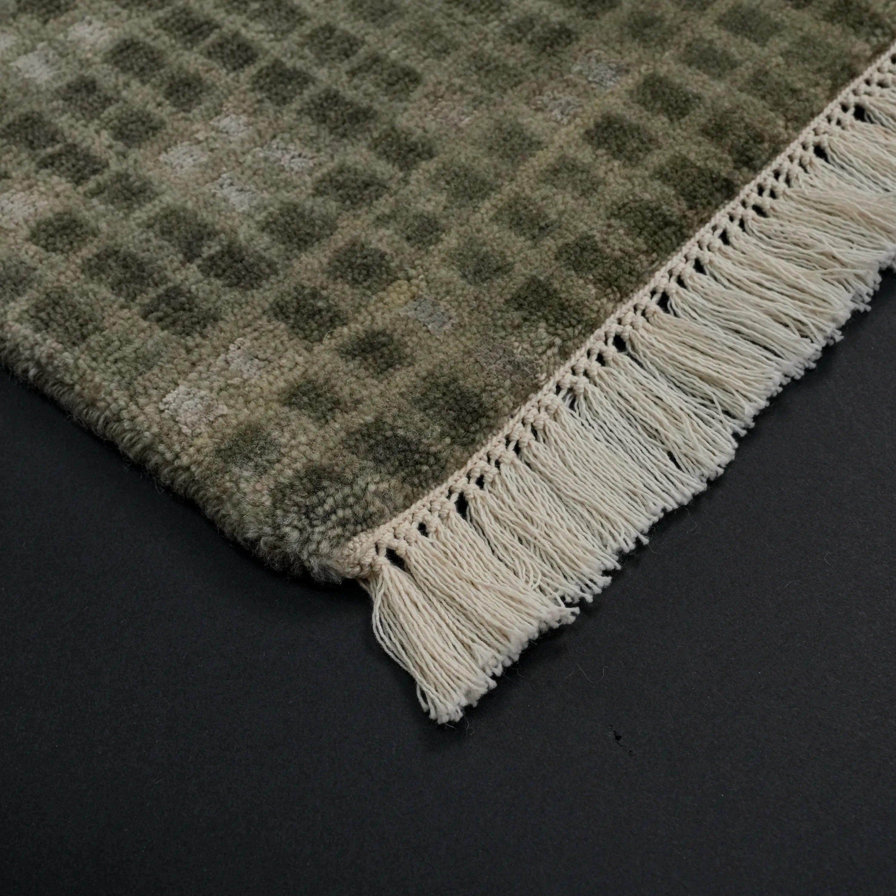 El Dokuma Geometrik Desenli Yün Yeşil Halı