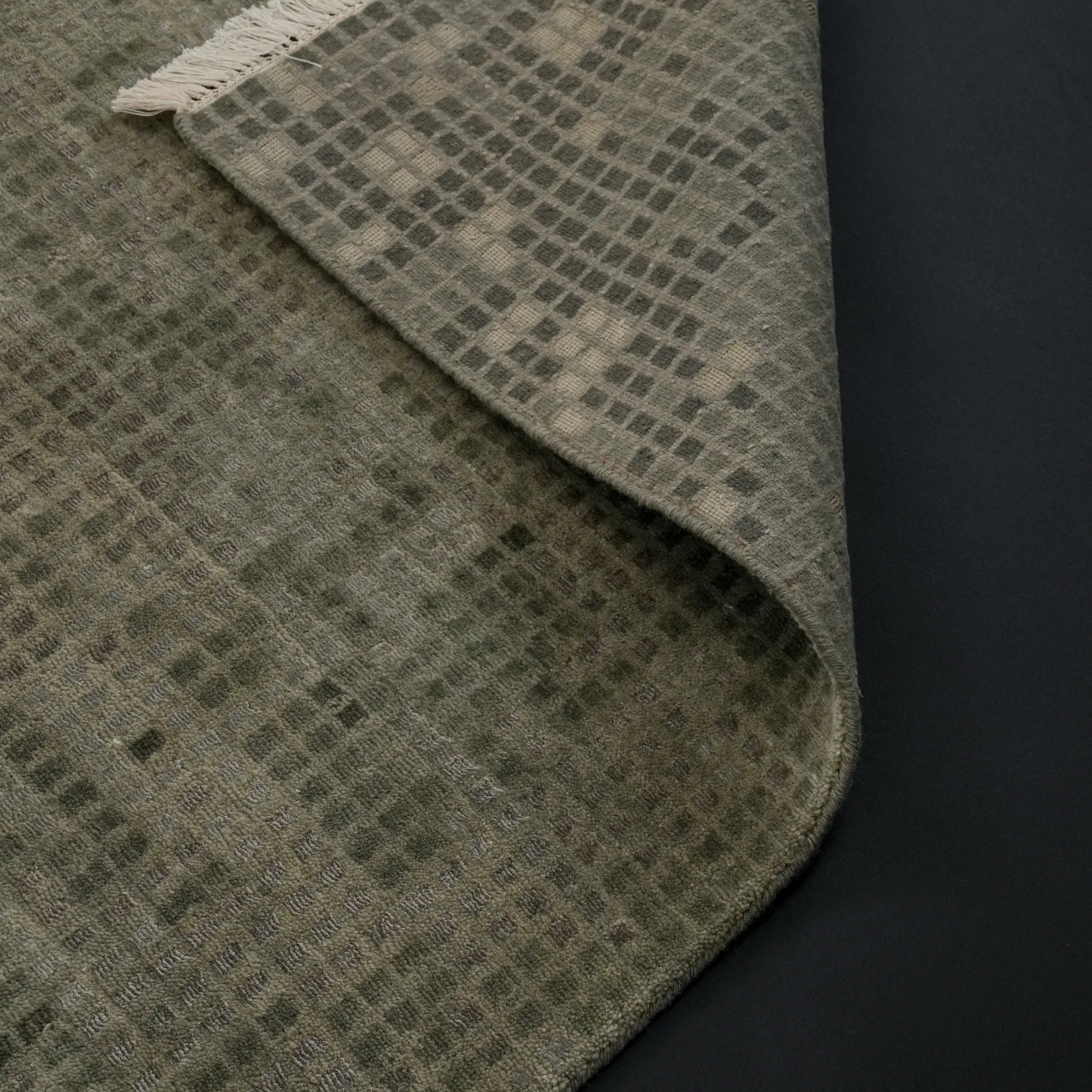 El Dokuma Geometrik Desenli Yün Yeşil Halı