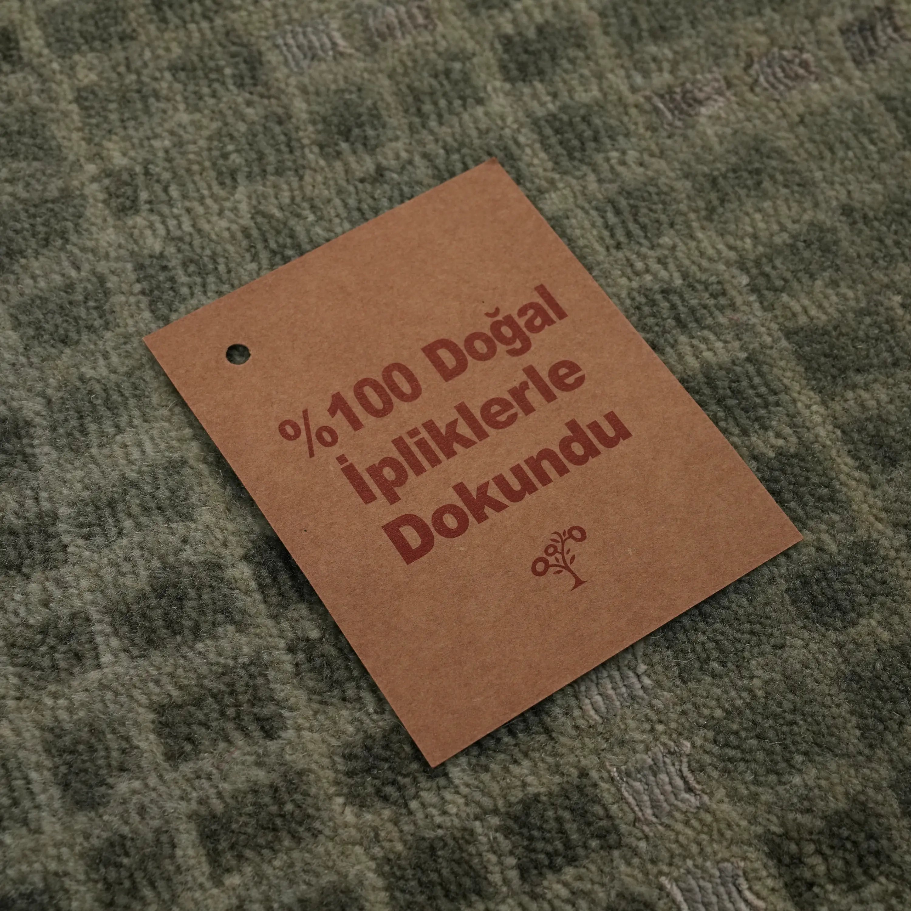 El Dokuma Geometrik Desenli Yün Yeşil Halı