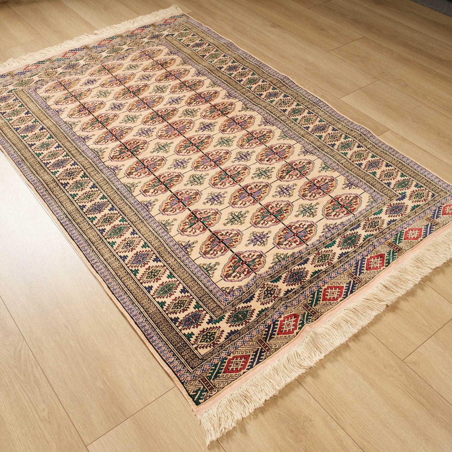 El Dokuma Krem Türkmen Buhara Desenli İpekli Halı, 115x175 cm — Halıcızade