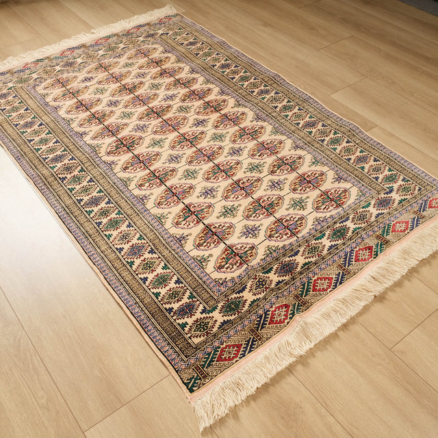 El Dokuma Krem Türkmen Buhara Desenli İpekli Halı, 115x175 cm — Halıcızade