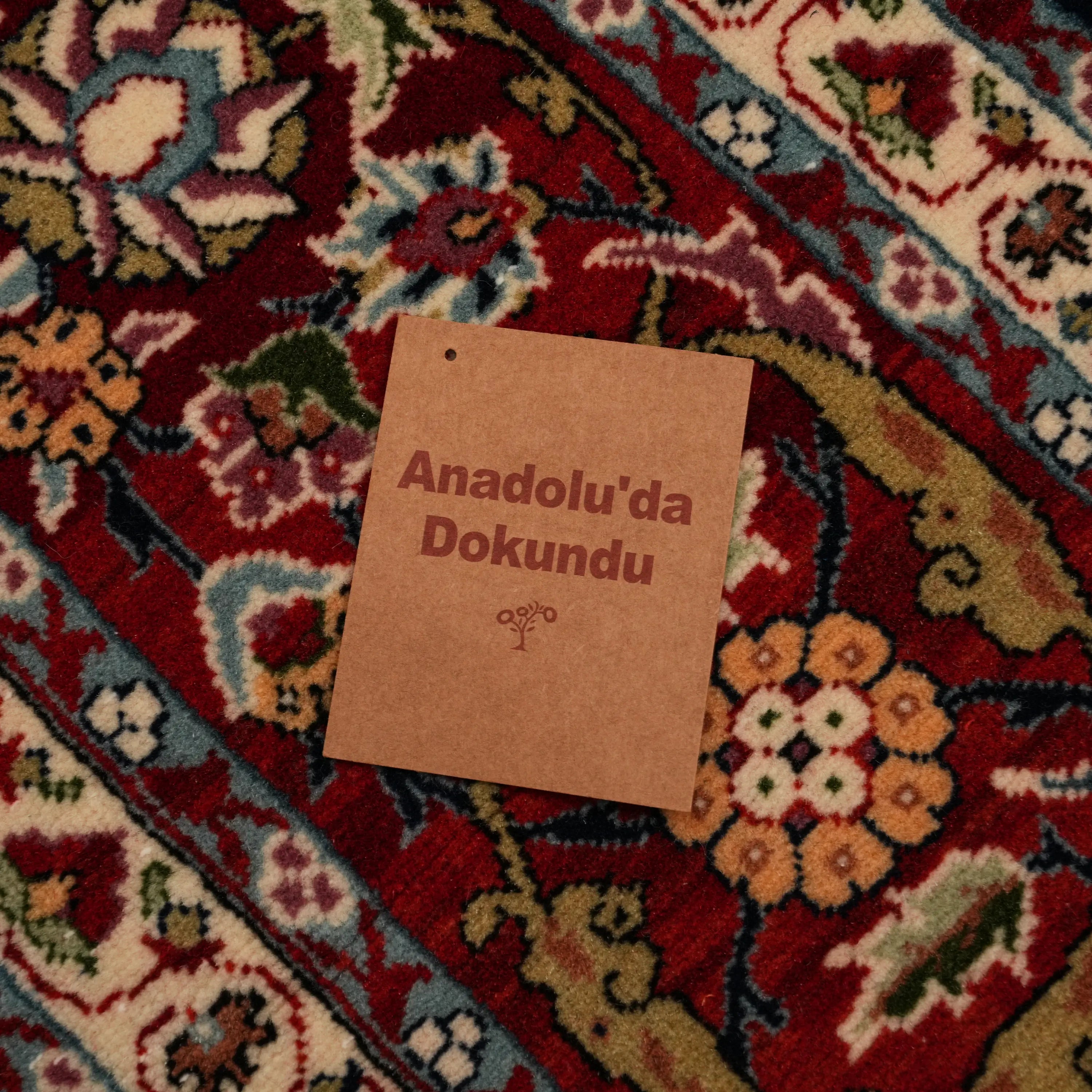 El Dokuma Hereke Desenli Lacivert Yün Halı