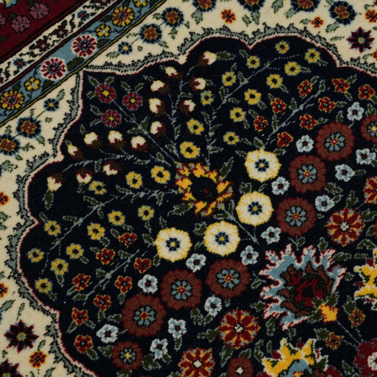 El Dokuma Yün Hereke Halısı — klasik desen