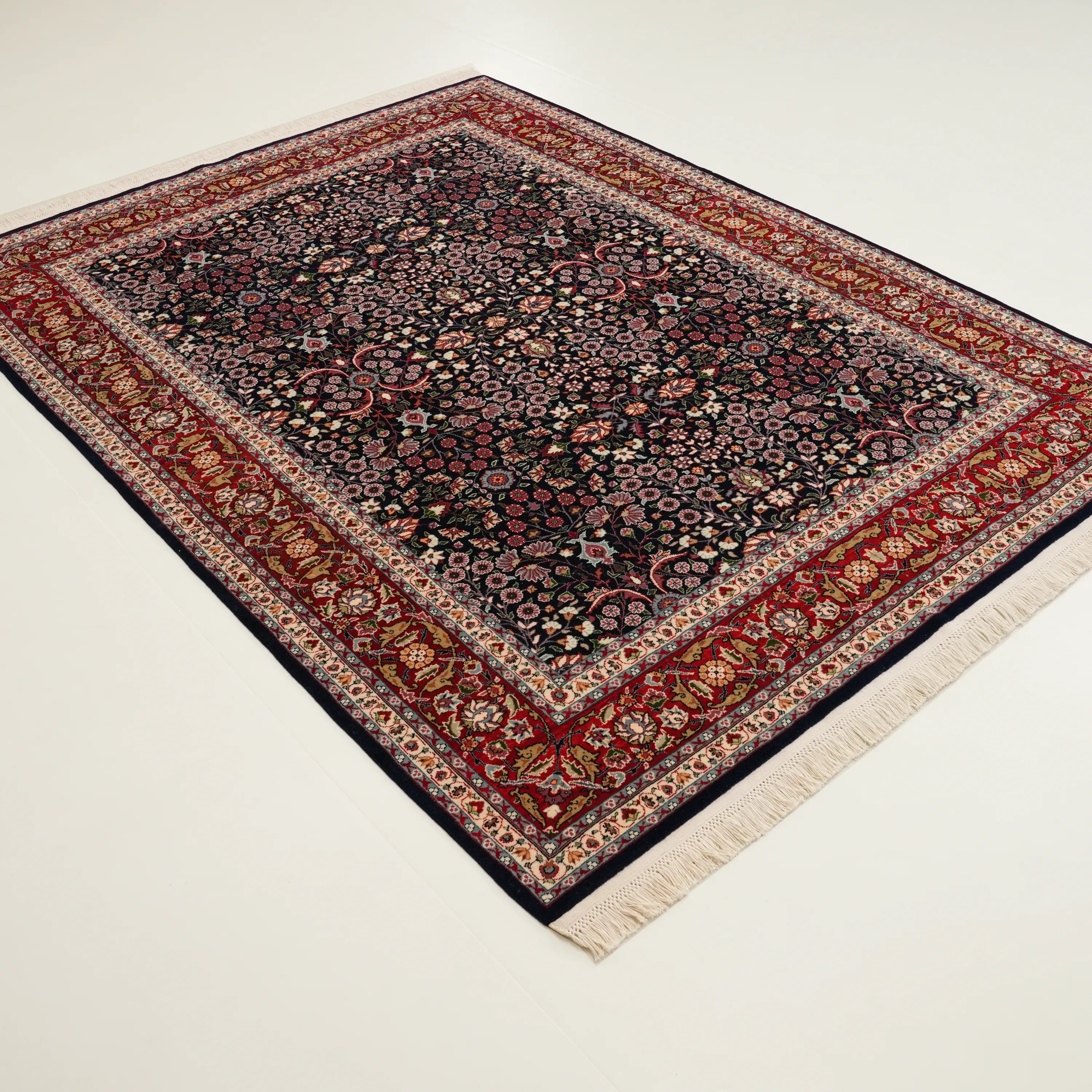 El Dokuma Hereke Desenli Lacivert Yün Halı