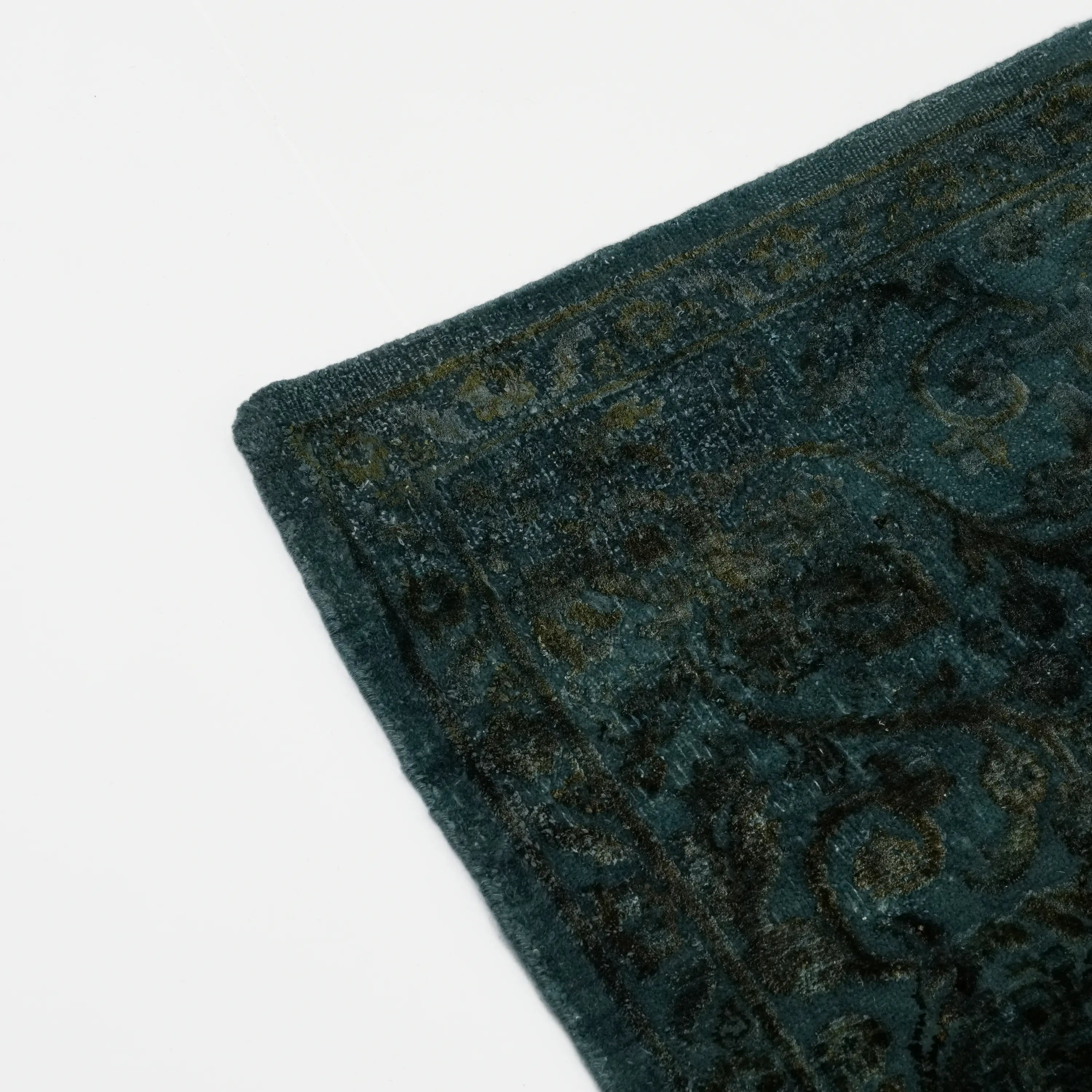 Vintage Design Hand Woven Carpet