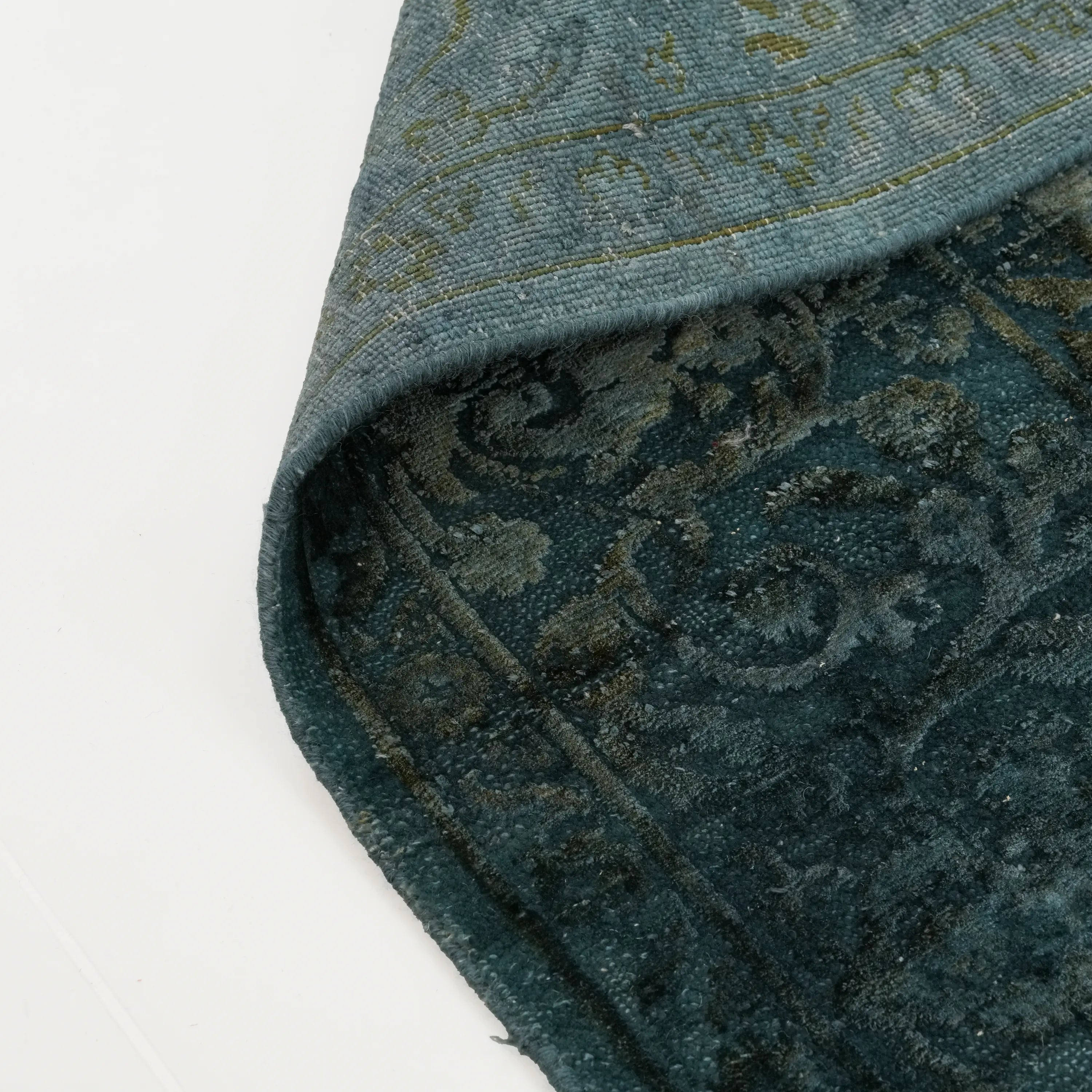 Vintage Design Hand Woven Carpet