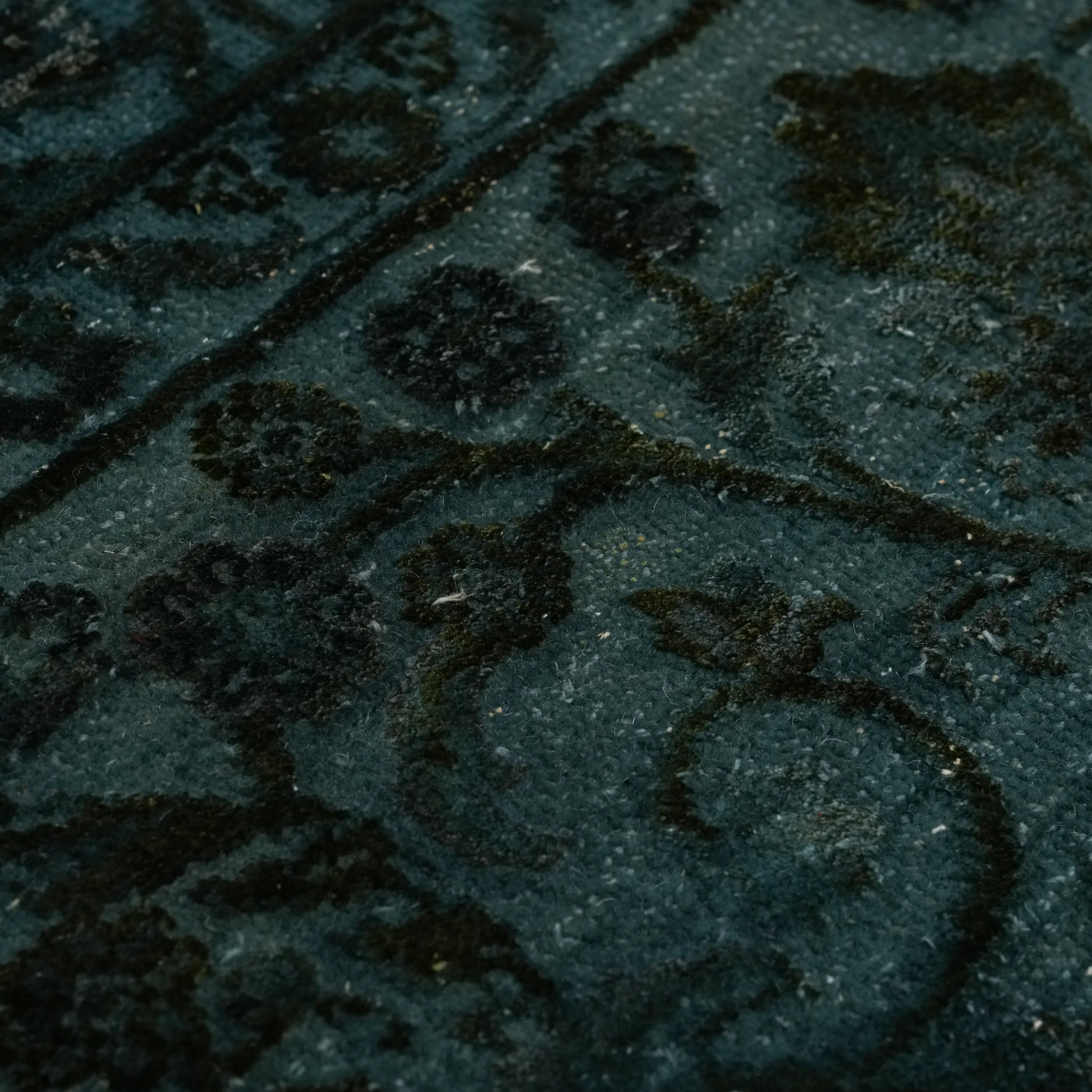 Vintage Design Hand Woven Carpet