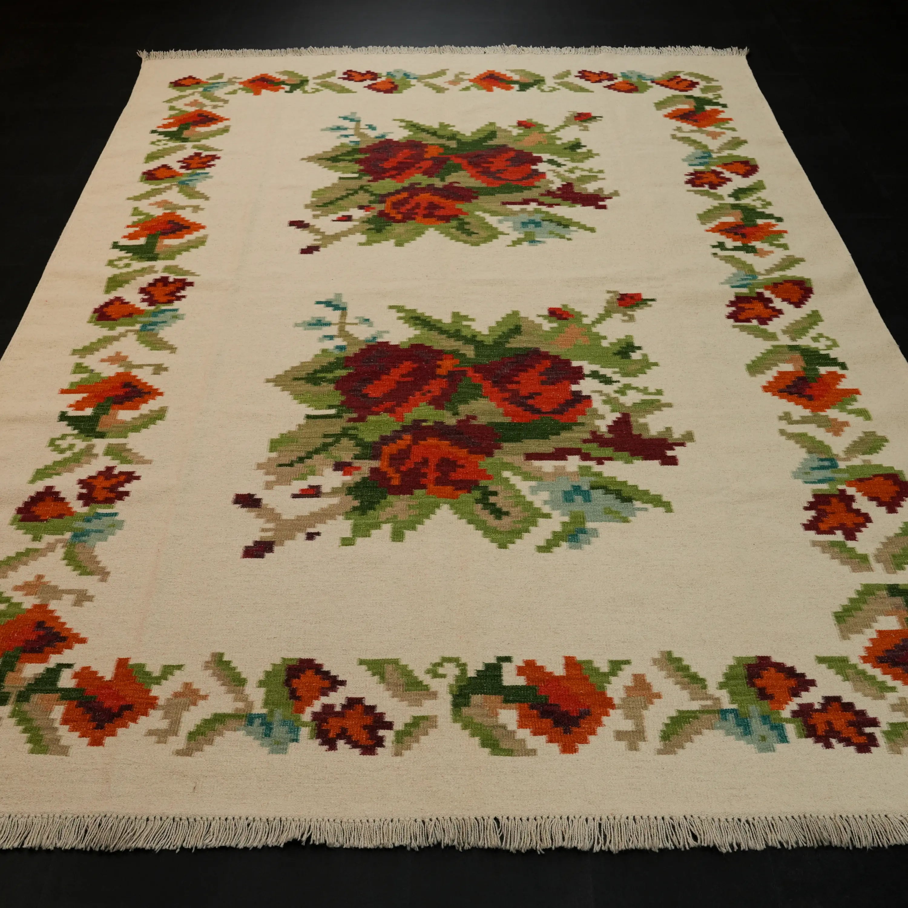 El Dokuma Karabağ Desenli Beyaz Kilim