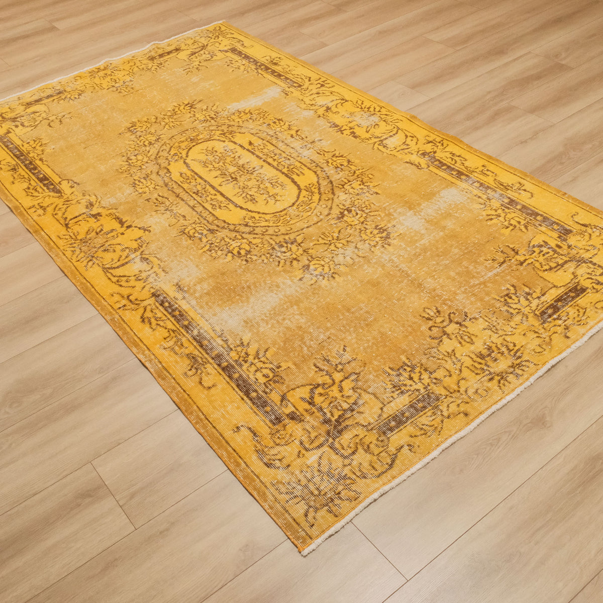 El Dokuma Klasik Vintage Desenli Sarı Yün Halı, 148x260 cm — Halıcızade