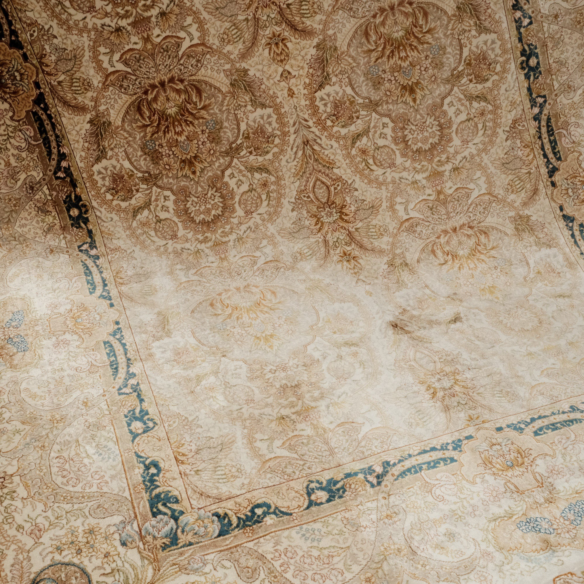 Hand Woven Cream Viscose Yarn Classic Carpet