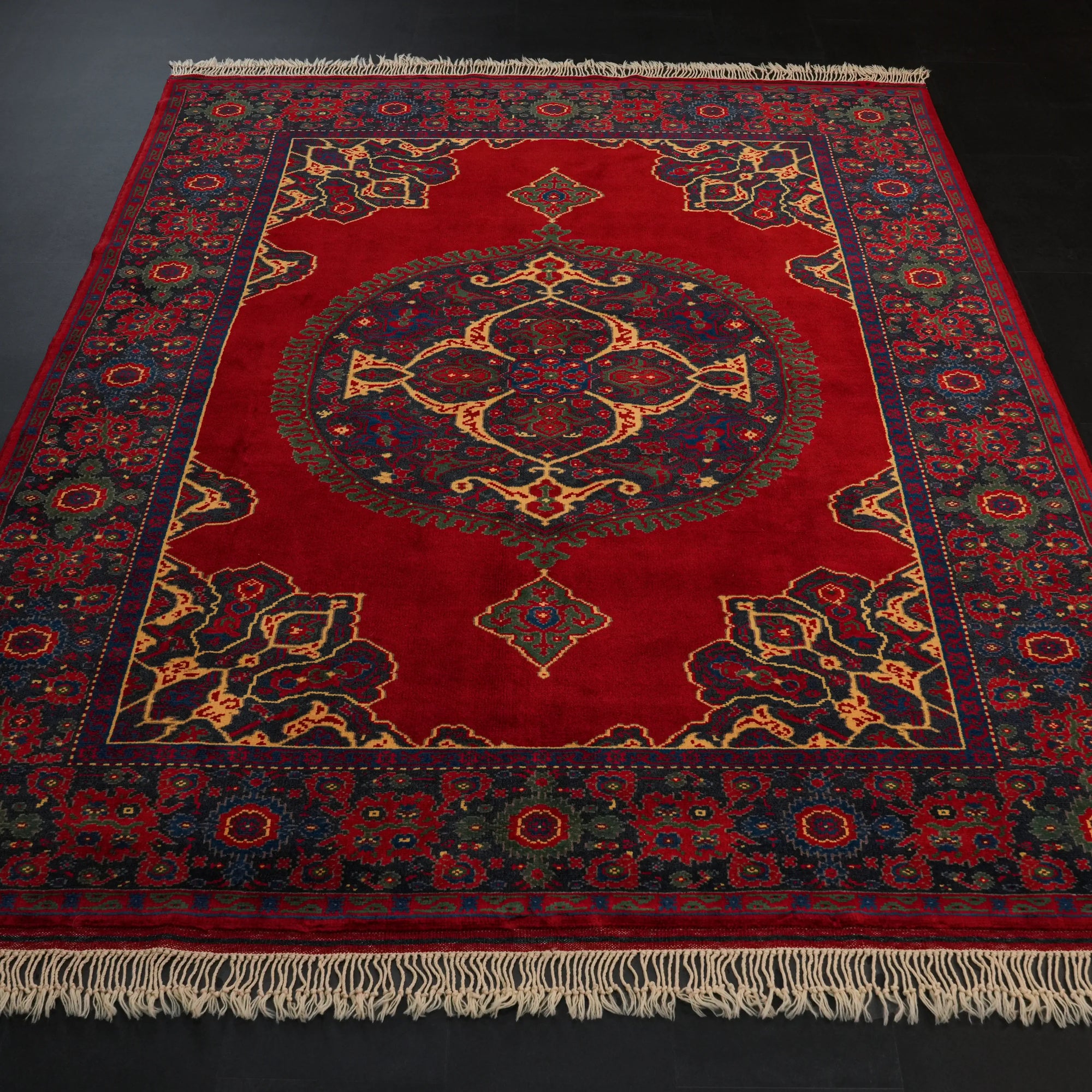 El Dokuma Madalyon Uşak Desenli Özel İmalat Kök Boyalı Yün Halı — 177x238 cm