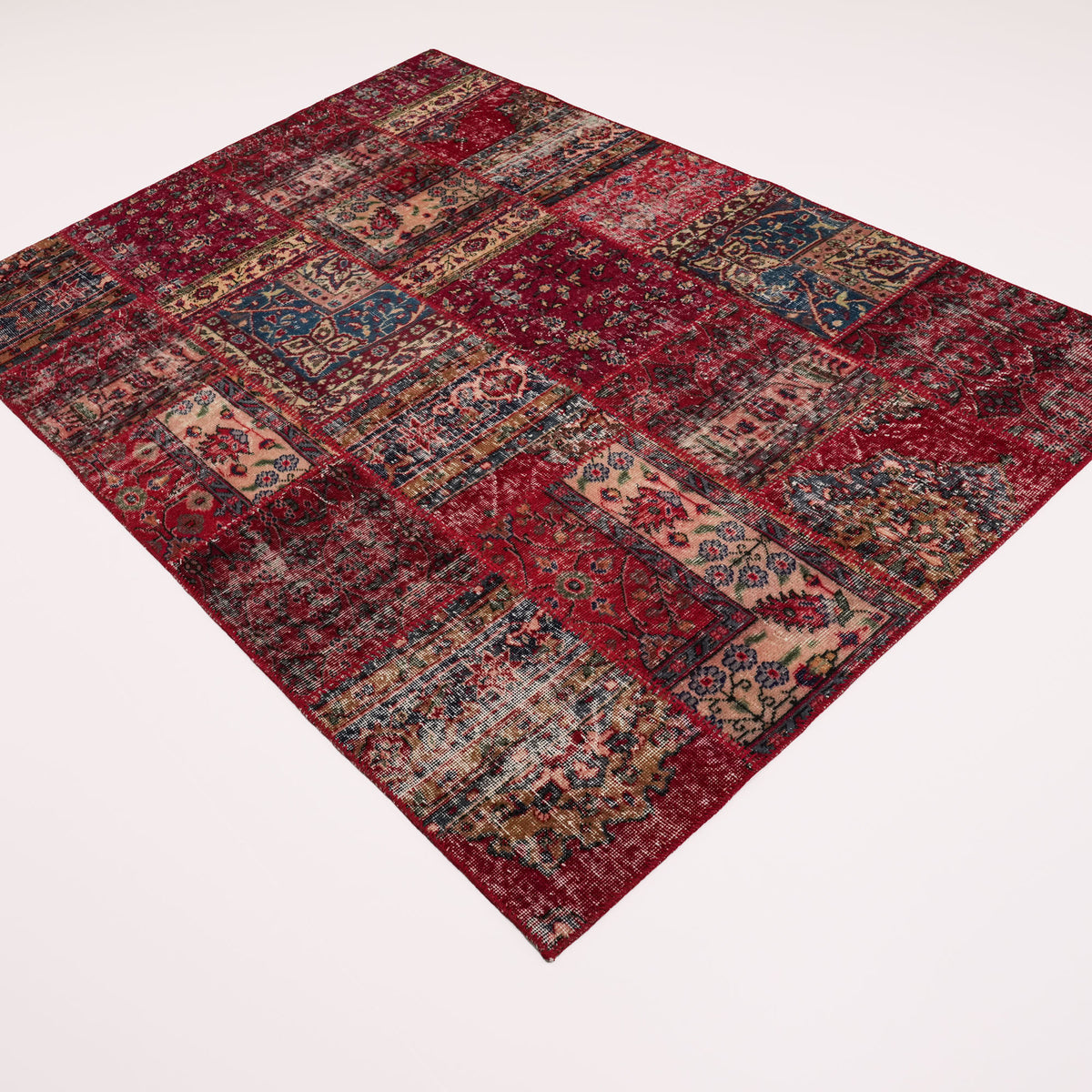 El Dokuma Patchwork Desenli Kırmızı Yün Etnik Halı, 120x180 – 170x240 cm — Halıcızade