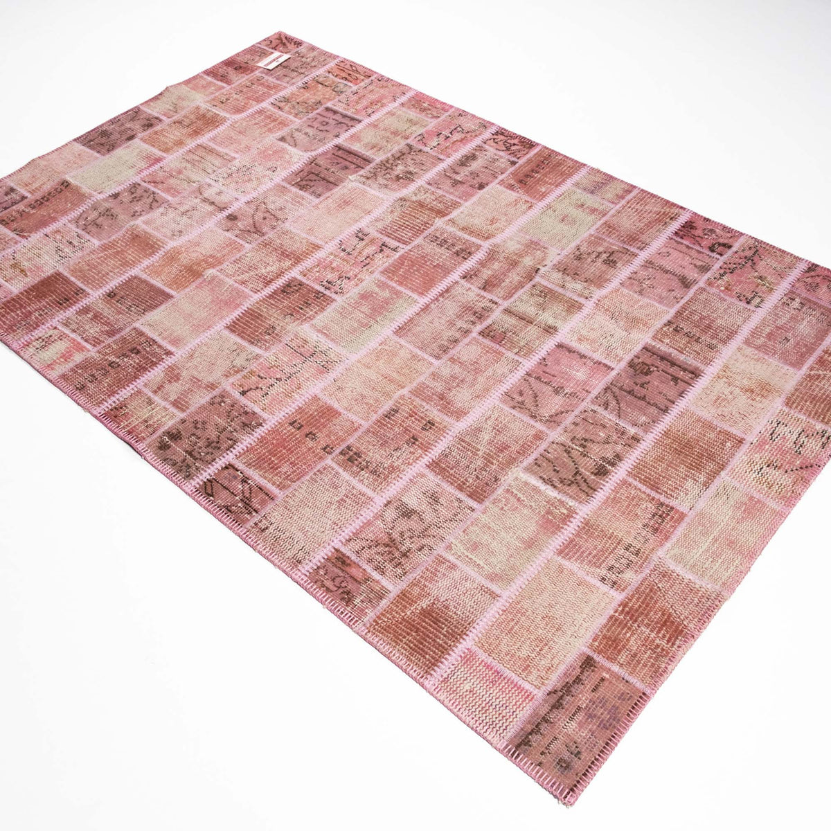 El Dokuma Patchwork Desenli Pembe Halı — modern tasarım