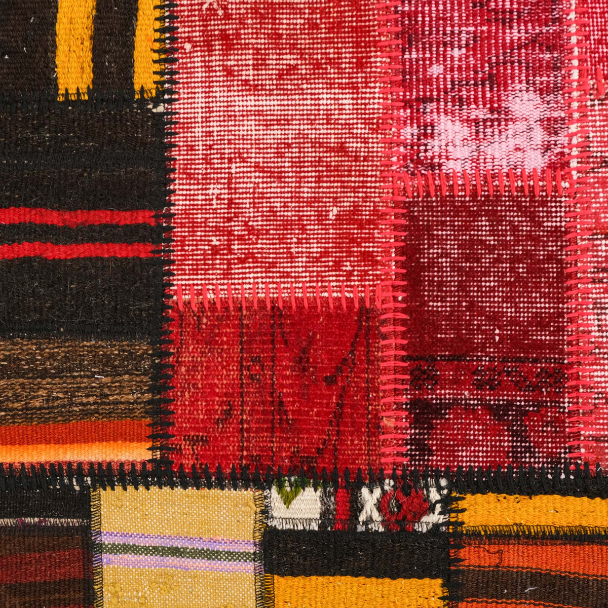 El Dokuma Patchwork Desenli Rengarenk Yün Halı — oturma odası halısı