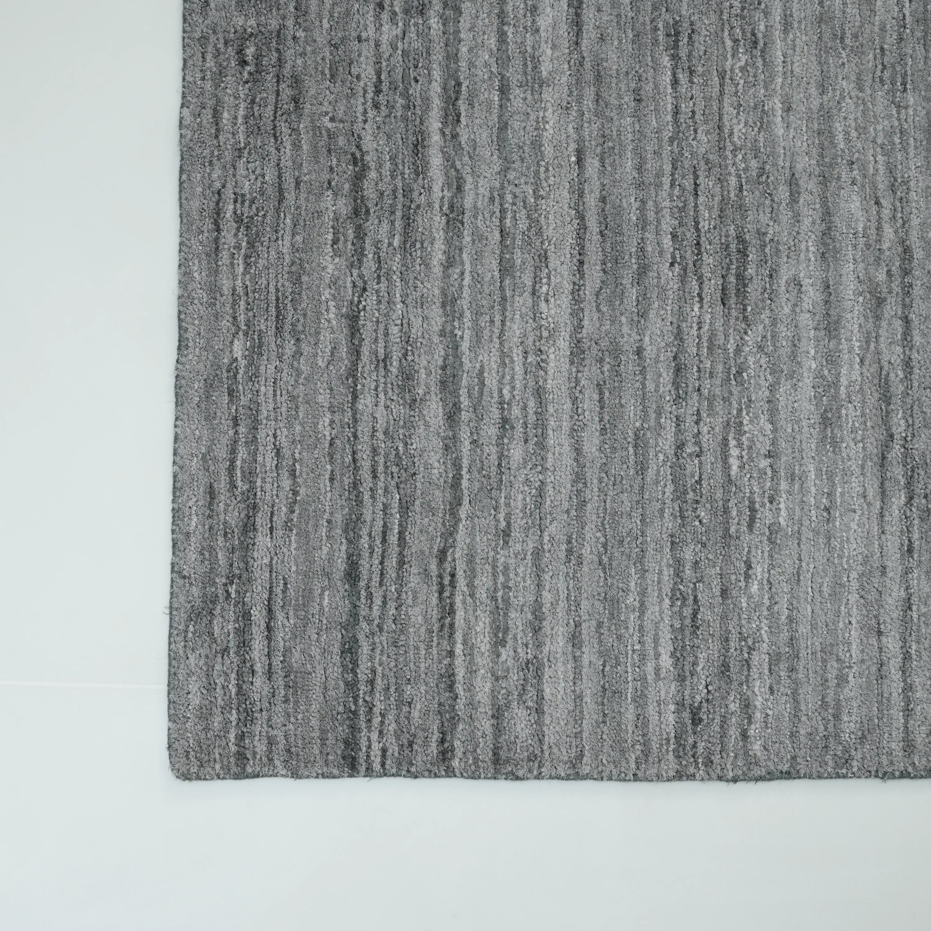 El Dokuma Sade Desenli Antrasit Viskon Halı