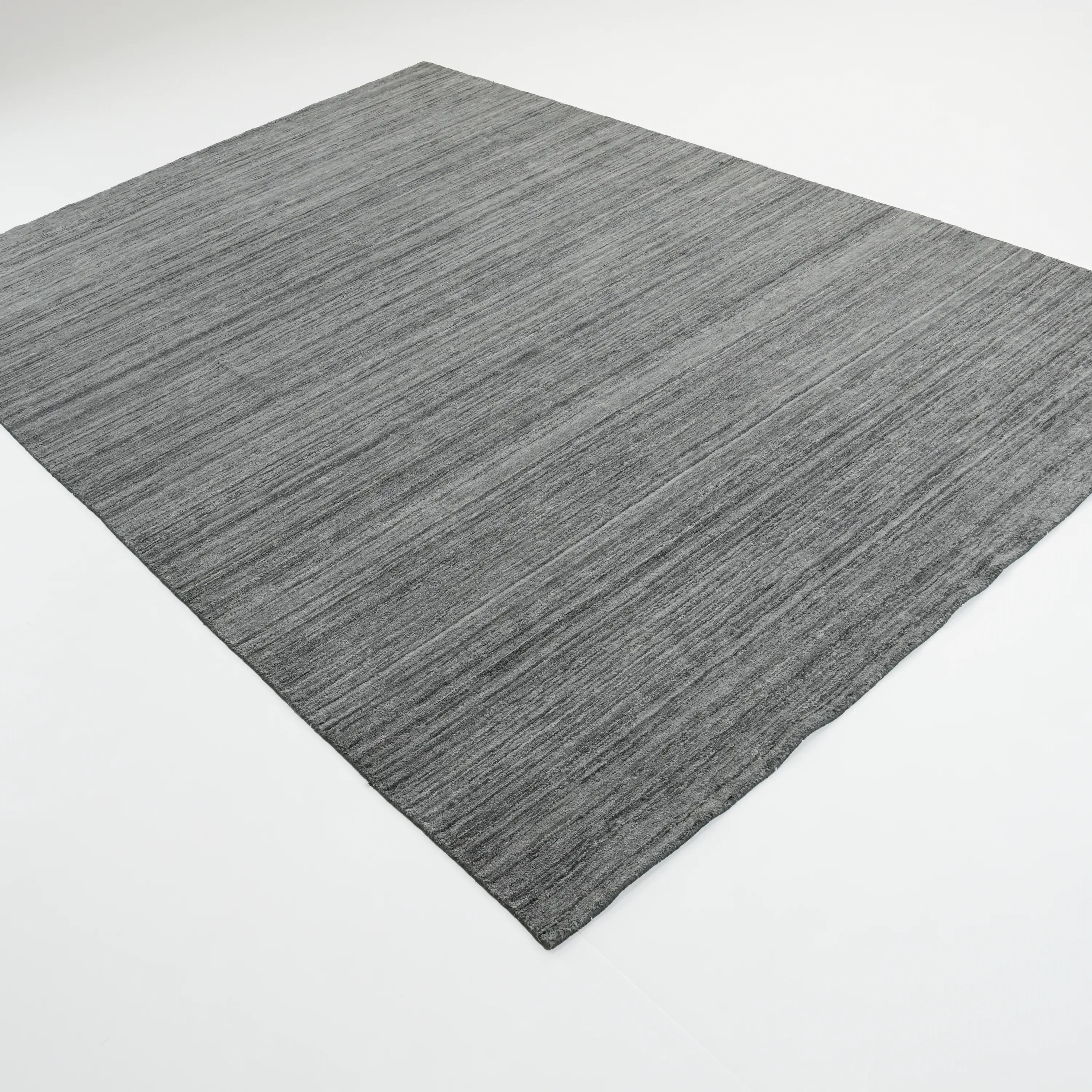 El Dokuma Sade Desenli Antrasit Viskon Halı