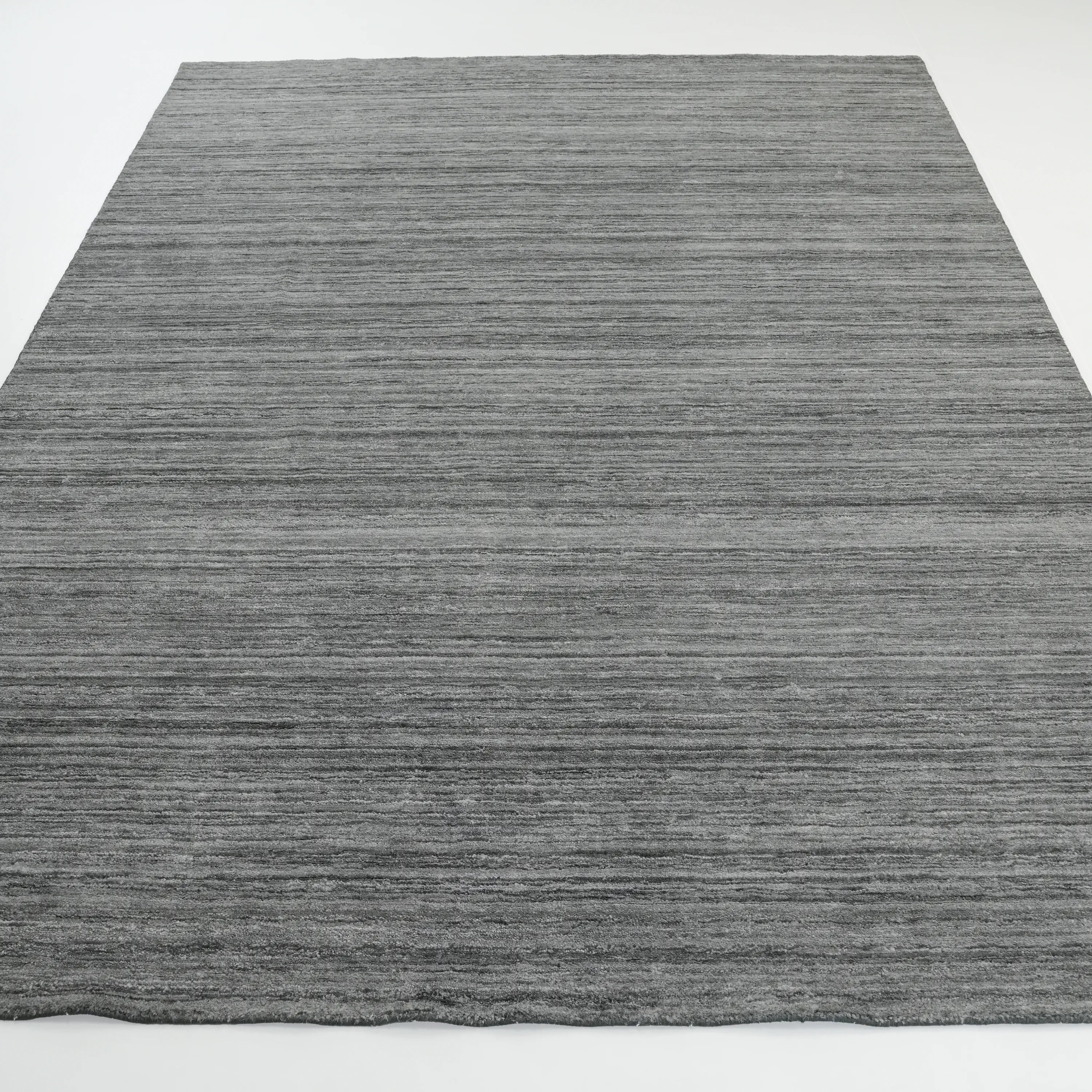 El Dokuma Sade Desenli Antrasit Viskon Halı