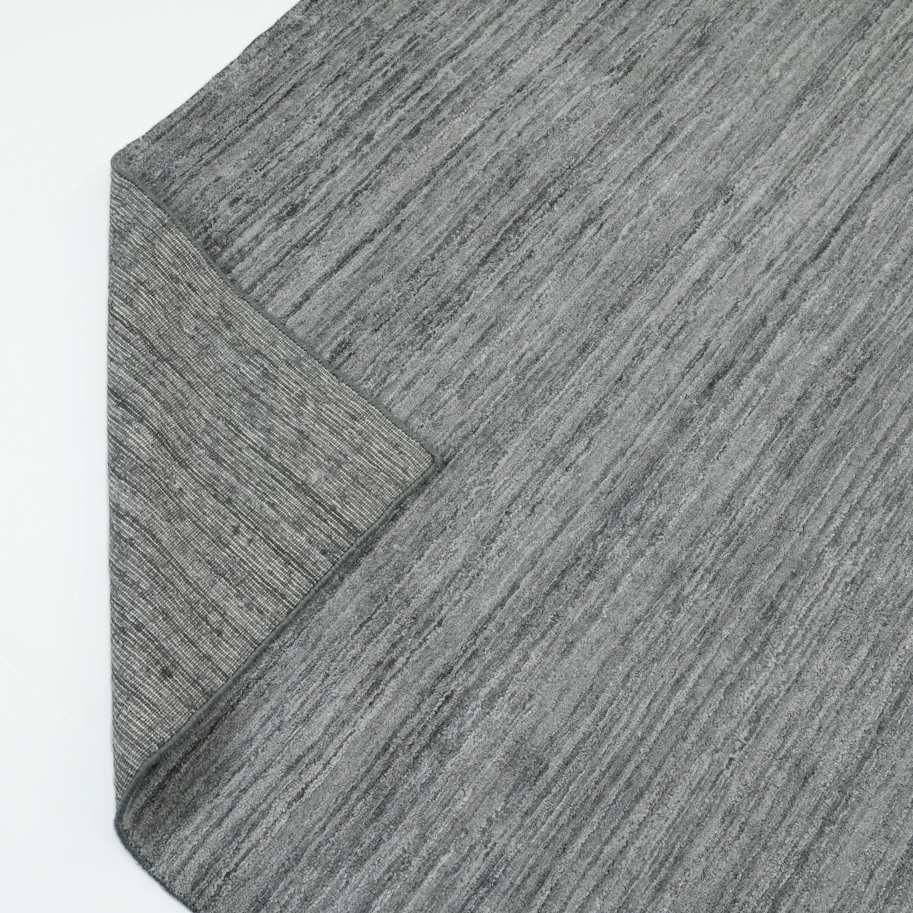 El Dokuma Sade Desenli Antrasit Viskon Halı