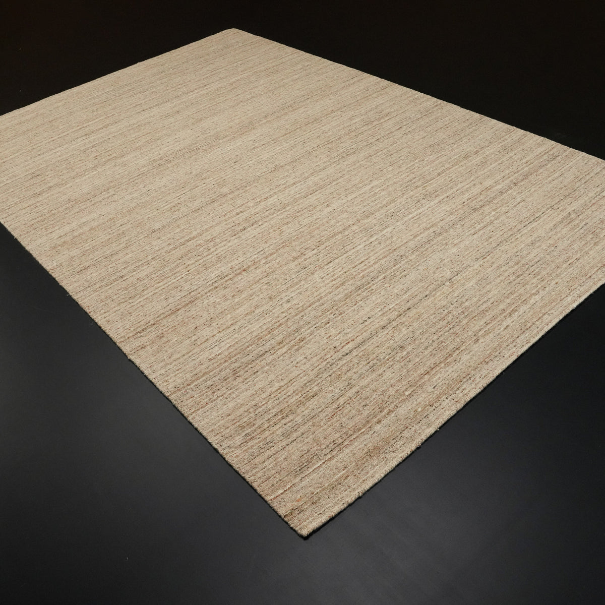 Tezgah Dokuma Sade Desenli Bej Yün Viskon Halı, 170x240 – 250x350 cm — Halıcızade