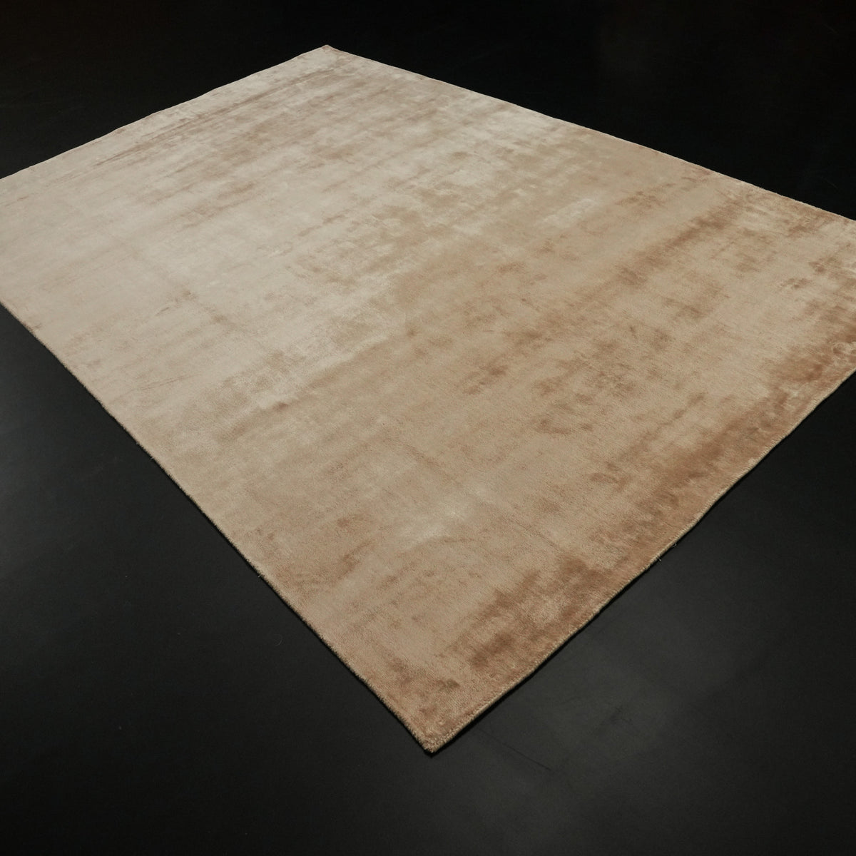 Tezgah Dokuma Sade Desenli Bej Viskon Halı, 200x300 cm — Halıcızade