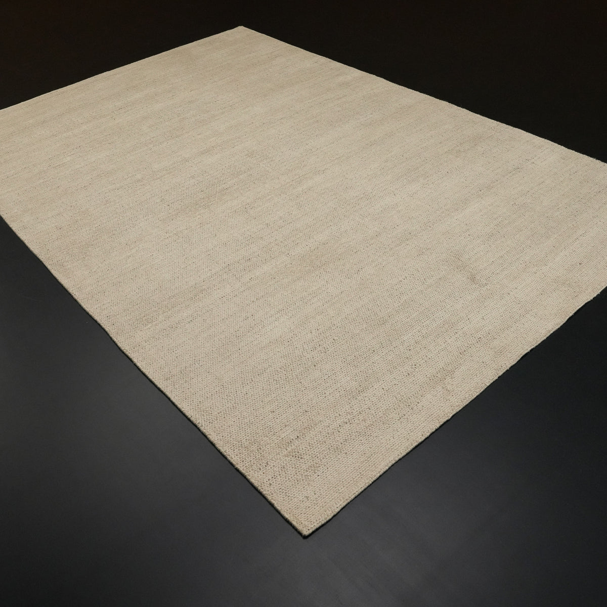 Tezgah Dokuma Sade Desenli Bej Yün Viskon Halı, 90x150 – 300x400 cm — Halıcızade