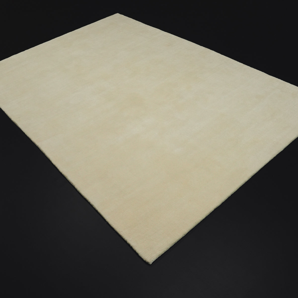 Tezgah Dokuma Sade Desenli %100 Yün Beyaz Halı, 170x240 cm — Halıcızade