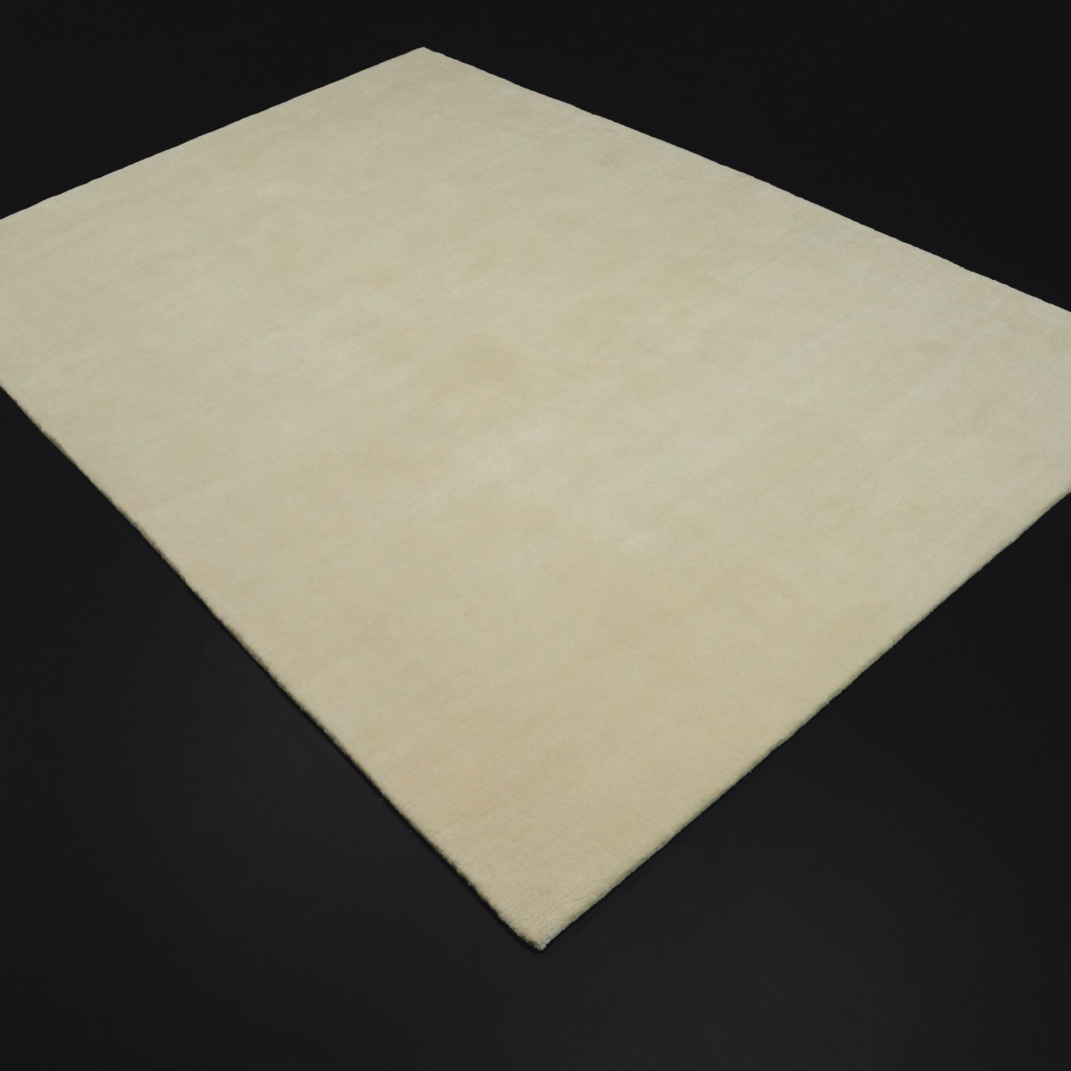 Tezgah Dokuma Sade Desenli %100 Yün Beyaz Halı, 170x240 cm — Halıcızade