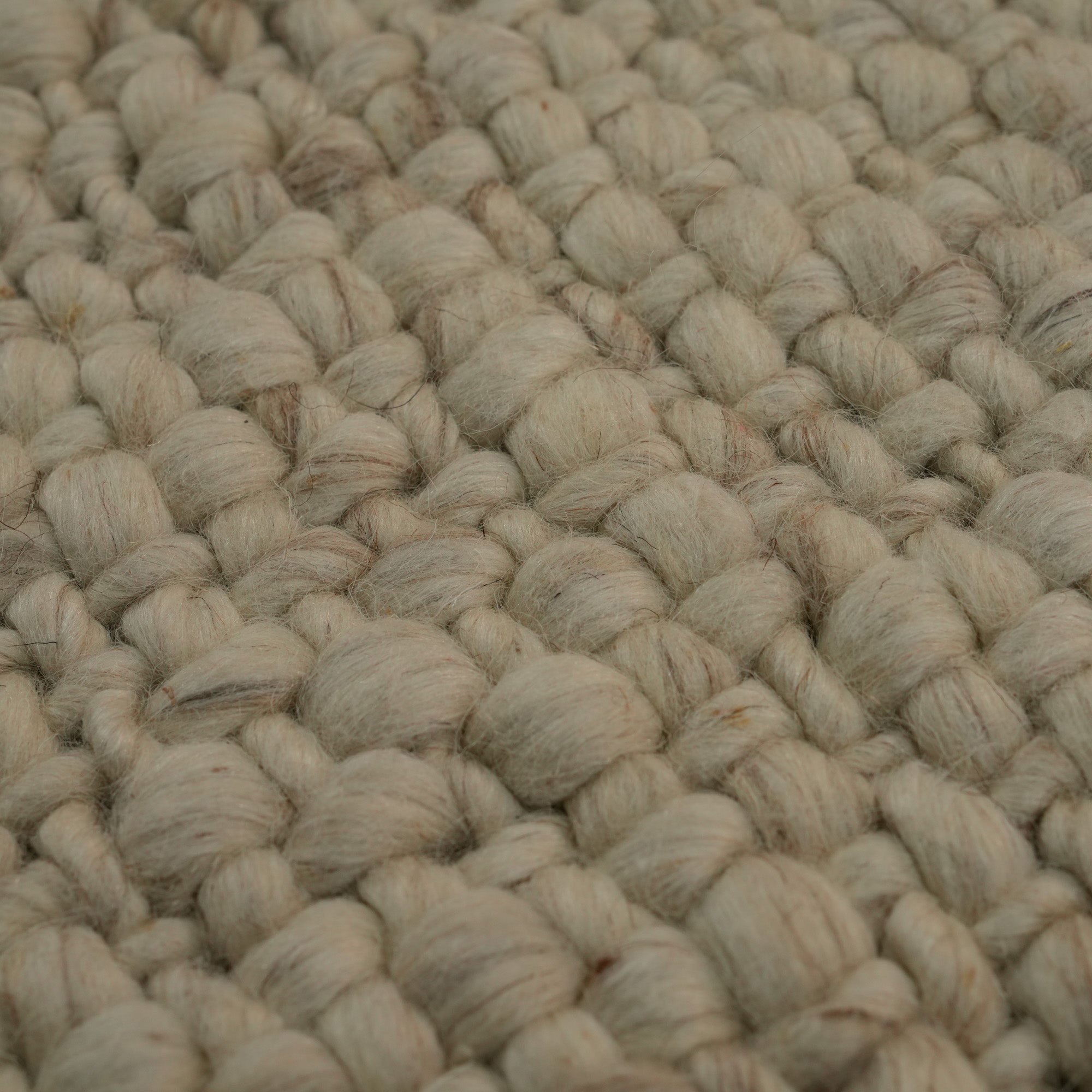Handwoven Plain Pattern White Round Wool Rug