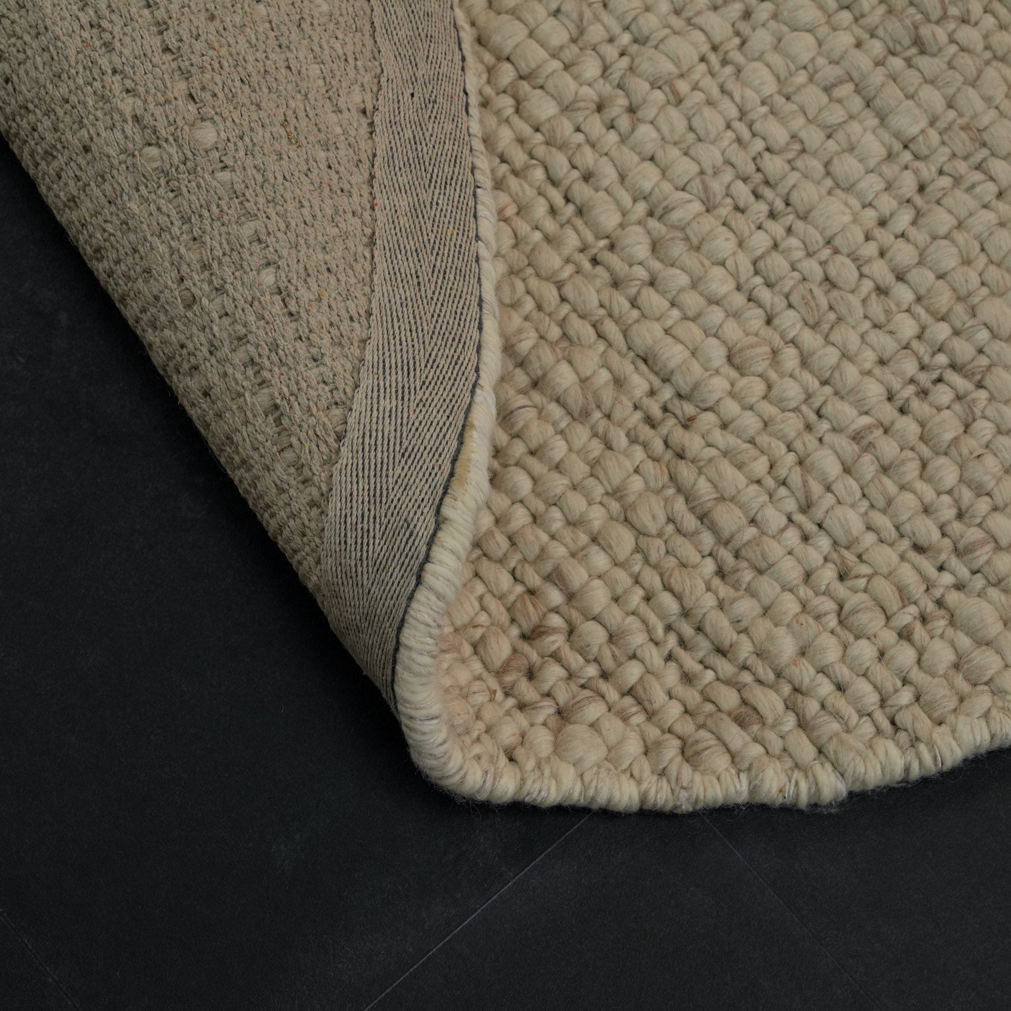 Handwoven Plain Pattern White Round Wool Rug