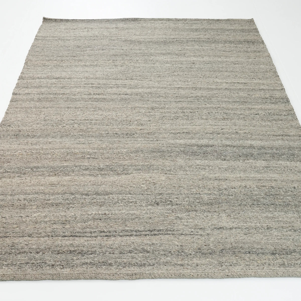 El Dokuma Sade Desenli Gri Yün Halı — 170x240 cm