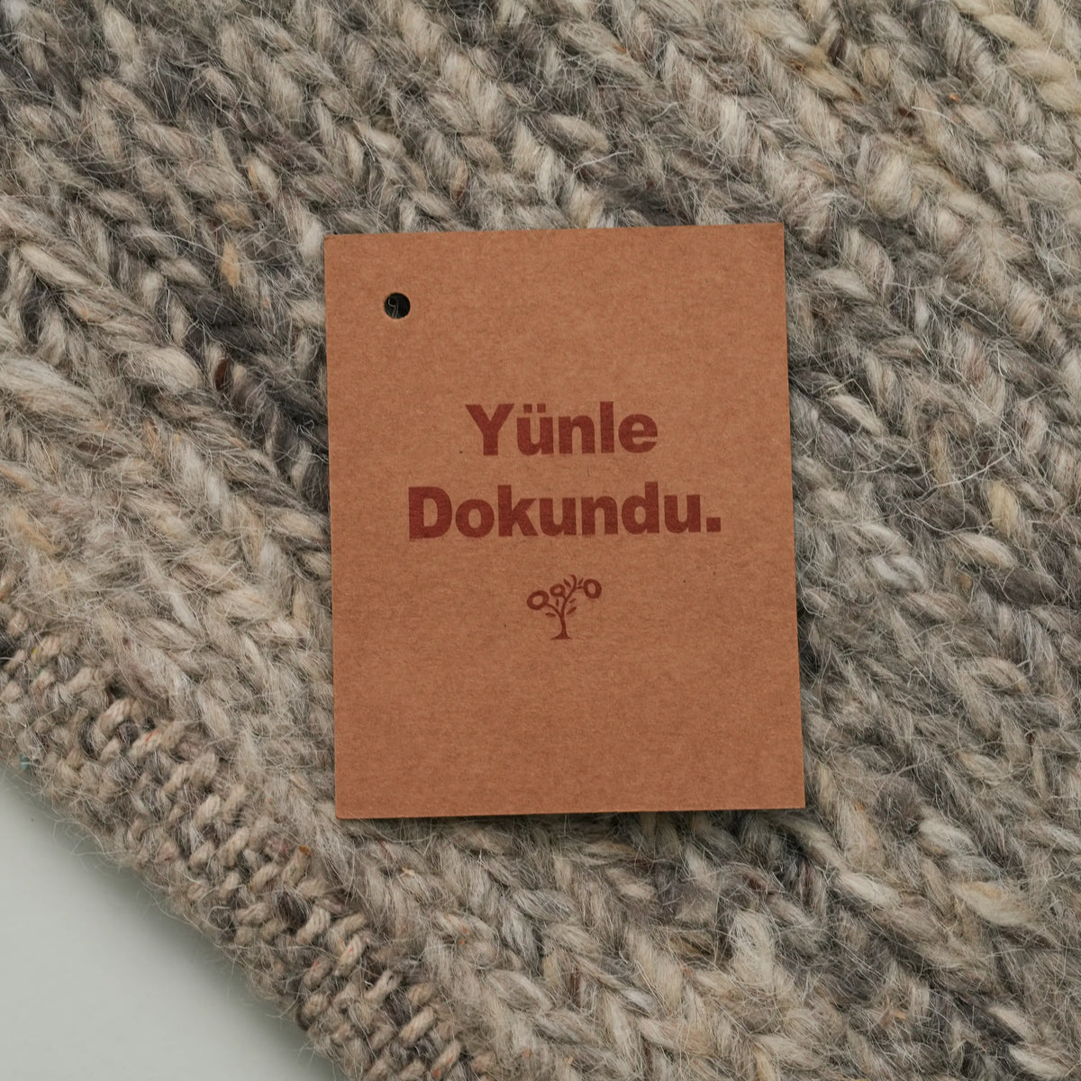 El Dokuma Sade Desenli Gri Yün Halı