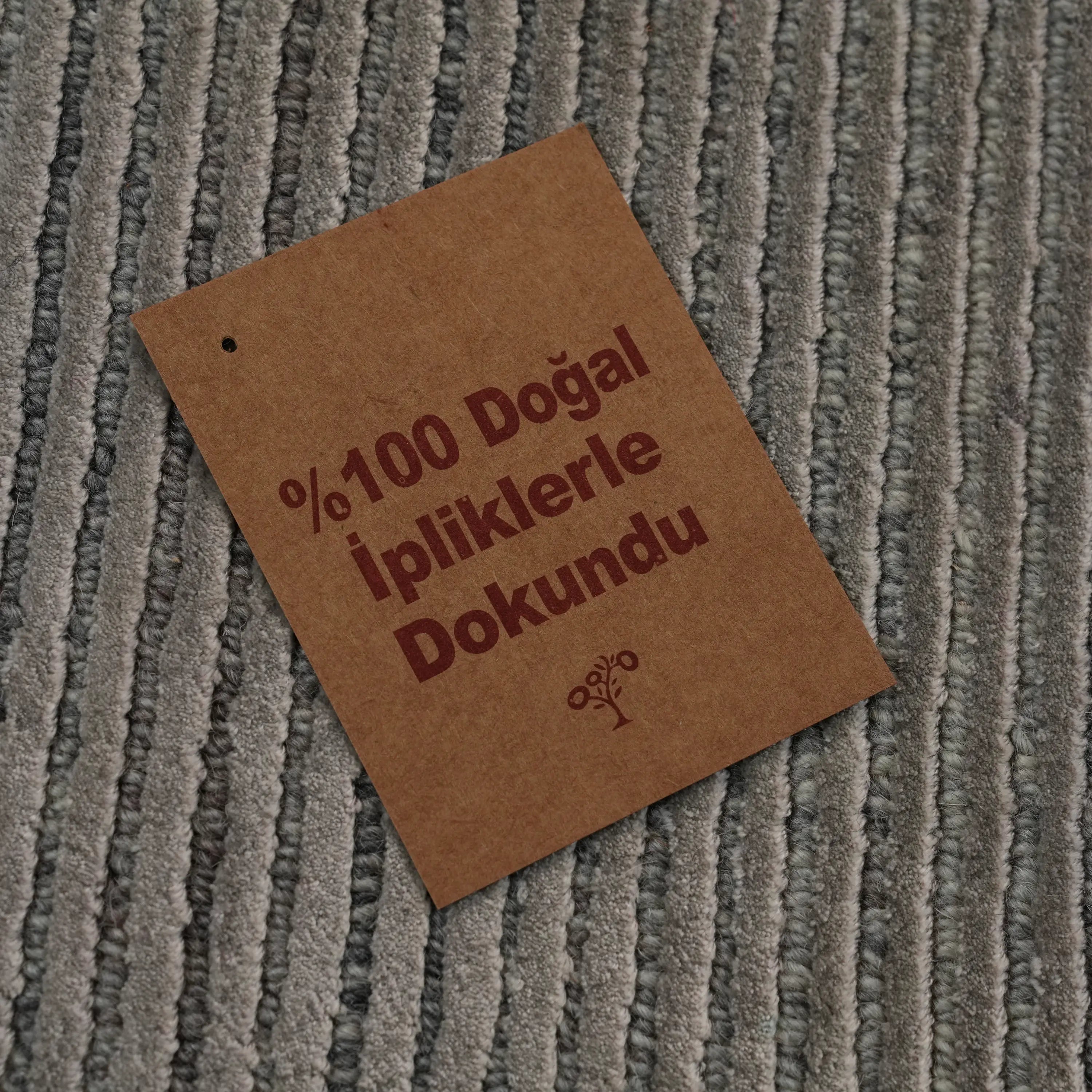 El Dokuma Sade Desenli Gri Yün Halı
