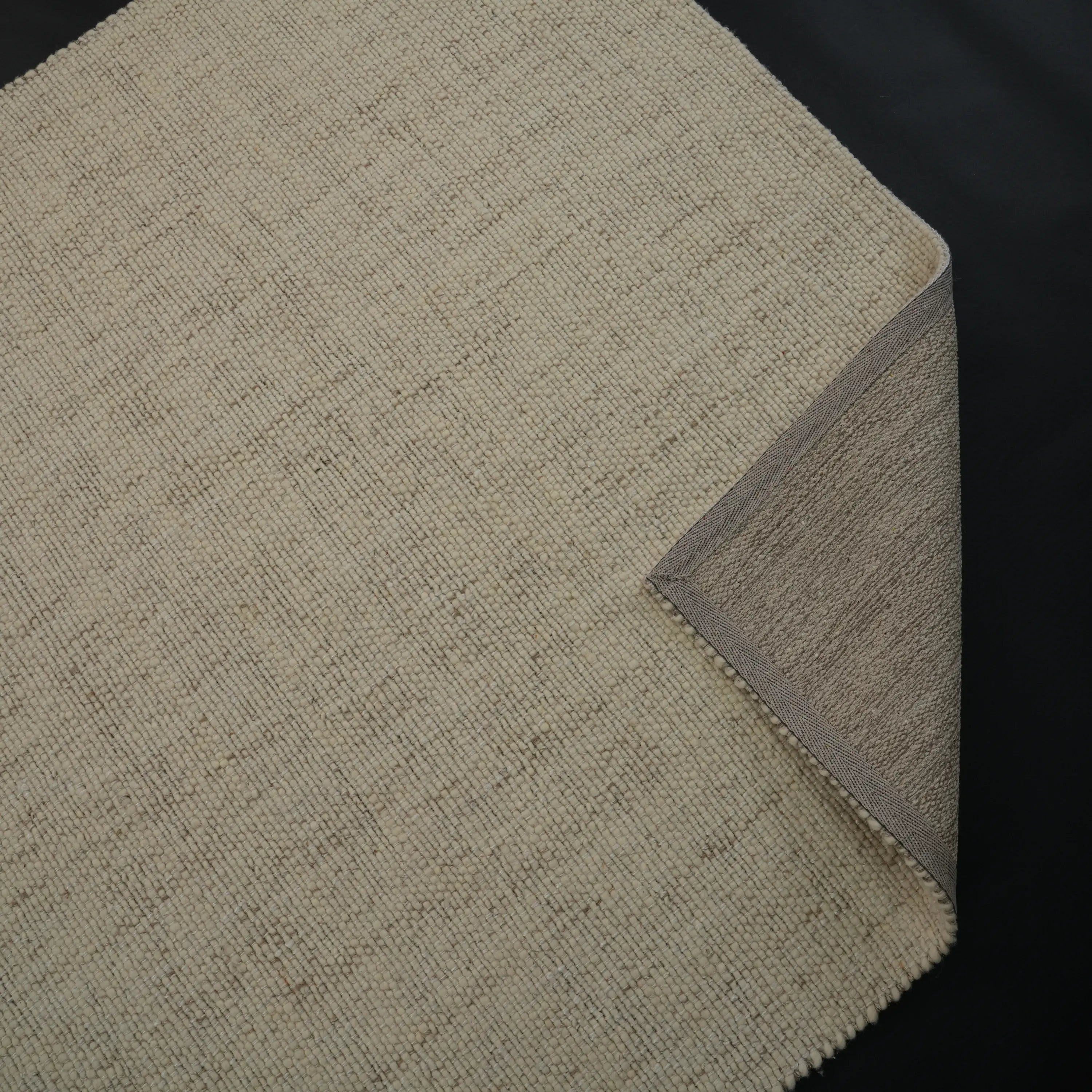 El Dokuma Sade Desenli Krem Yün Halı