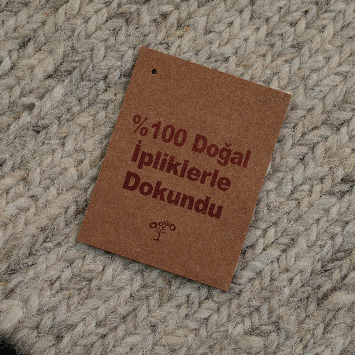 El Dokuma Sade Desenli Yün Krem Halı