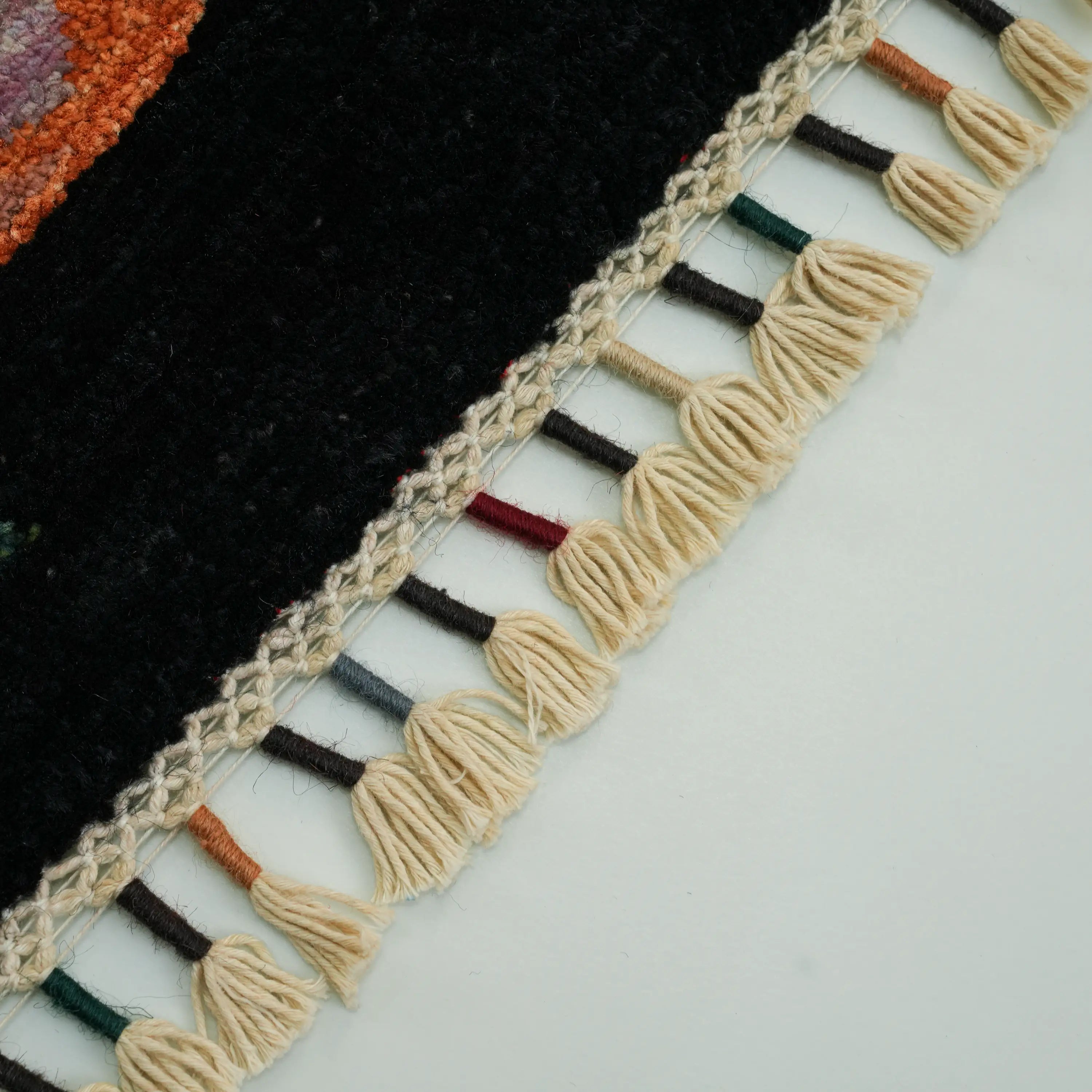 El Dokuma Siyah Karabağ Desenli Yün Siyah Halı