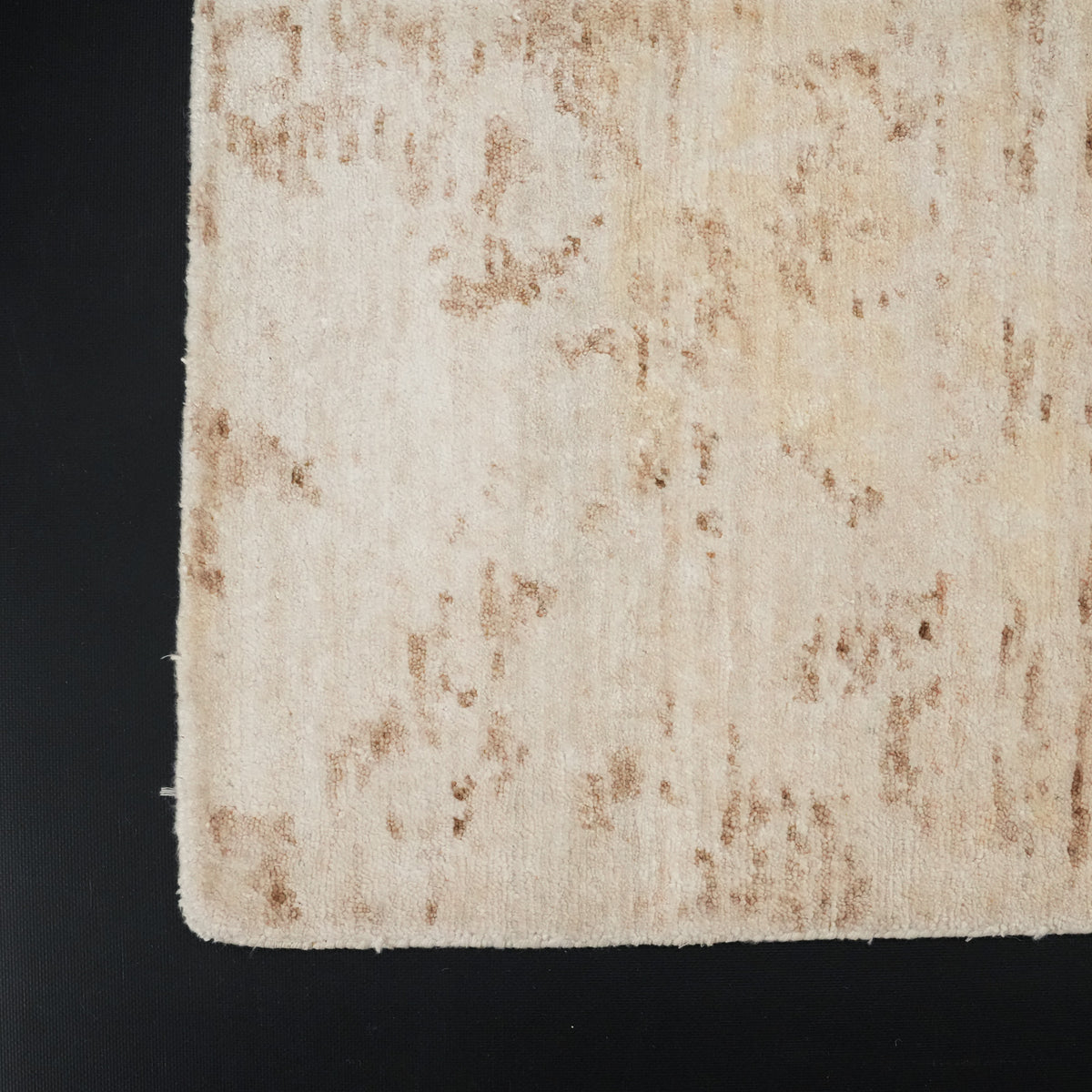 El Dokuma Soyut Desenli Bej Bambu Halı — salon halısı