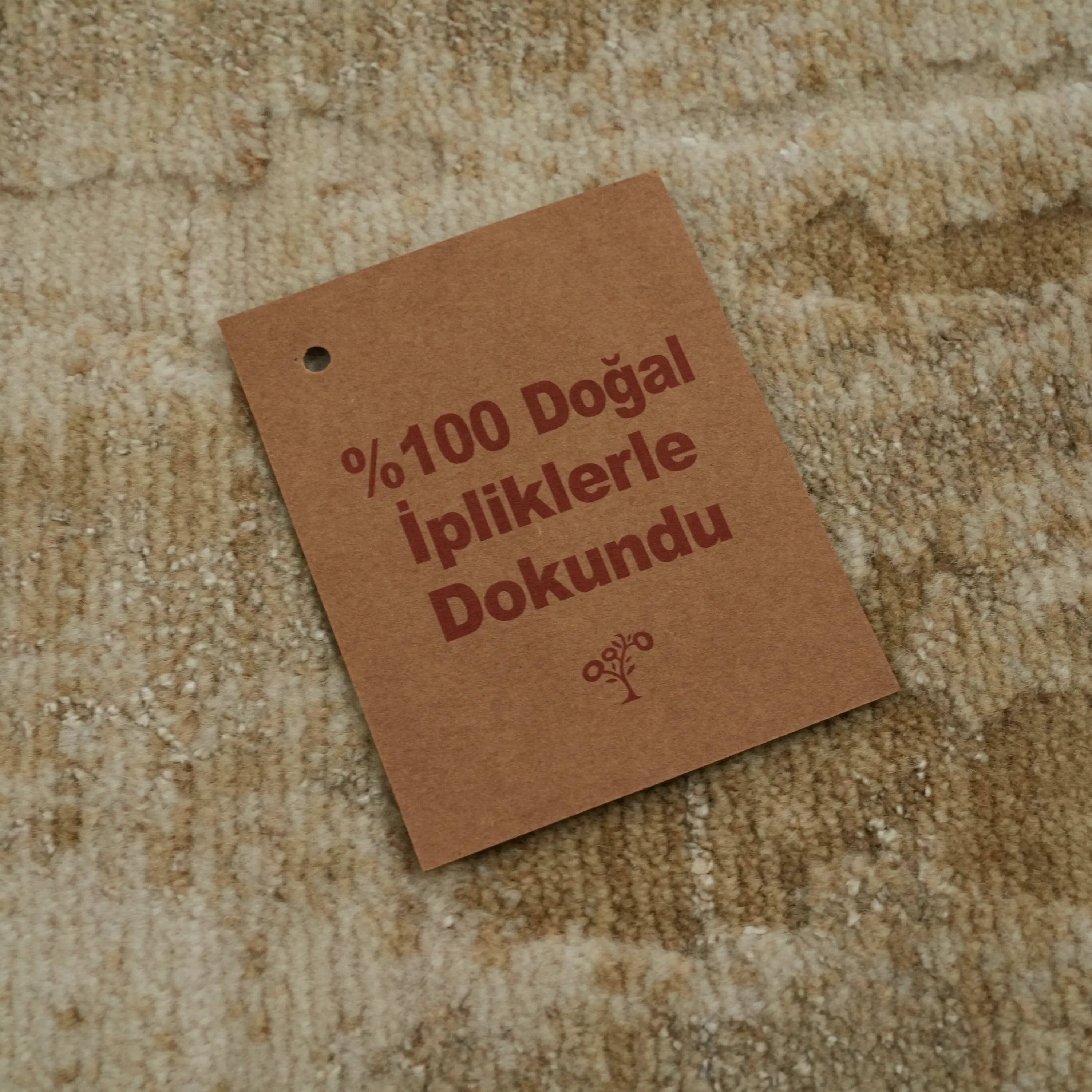 Soyut Desenli Bej Yün Tezgah Dokuma Halı